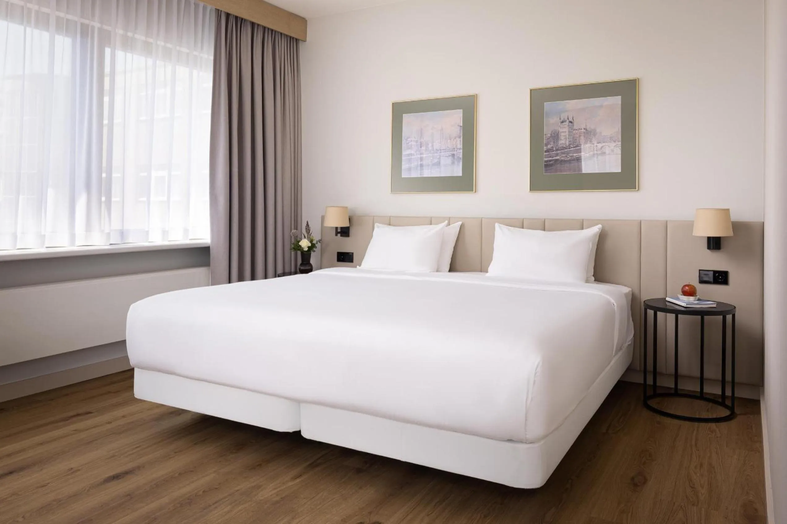 Bedroom, Bed in NH Atlanta Rotterdam Hotel