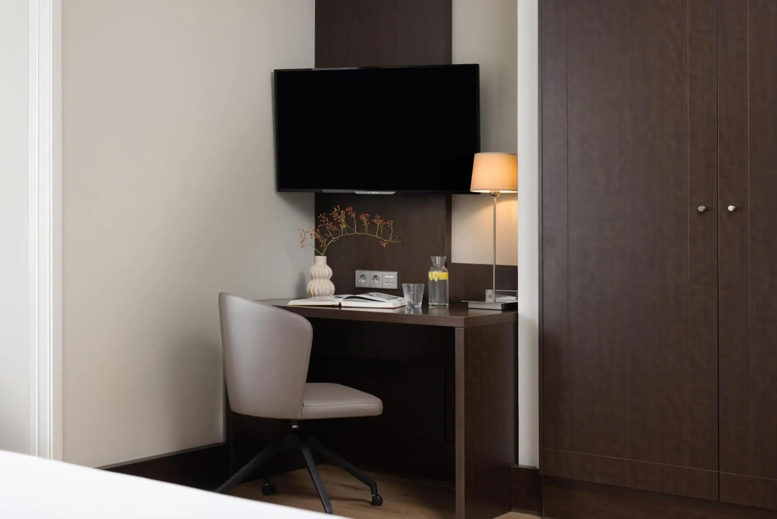 Bedroom, Bed in NH Atlanta Rotterdam Hotel Bedroom, Bed in NH Atlanta Rotterdam Hotel