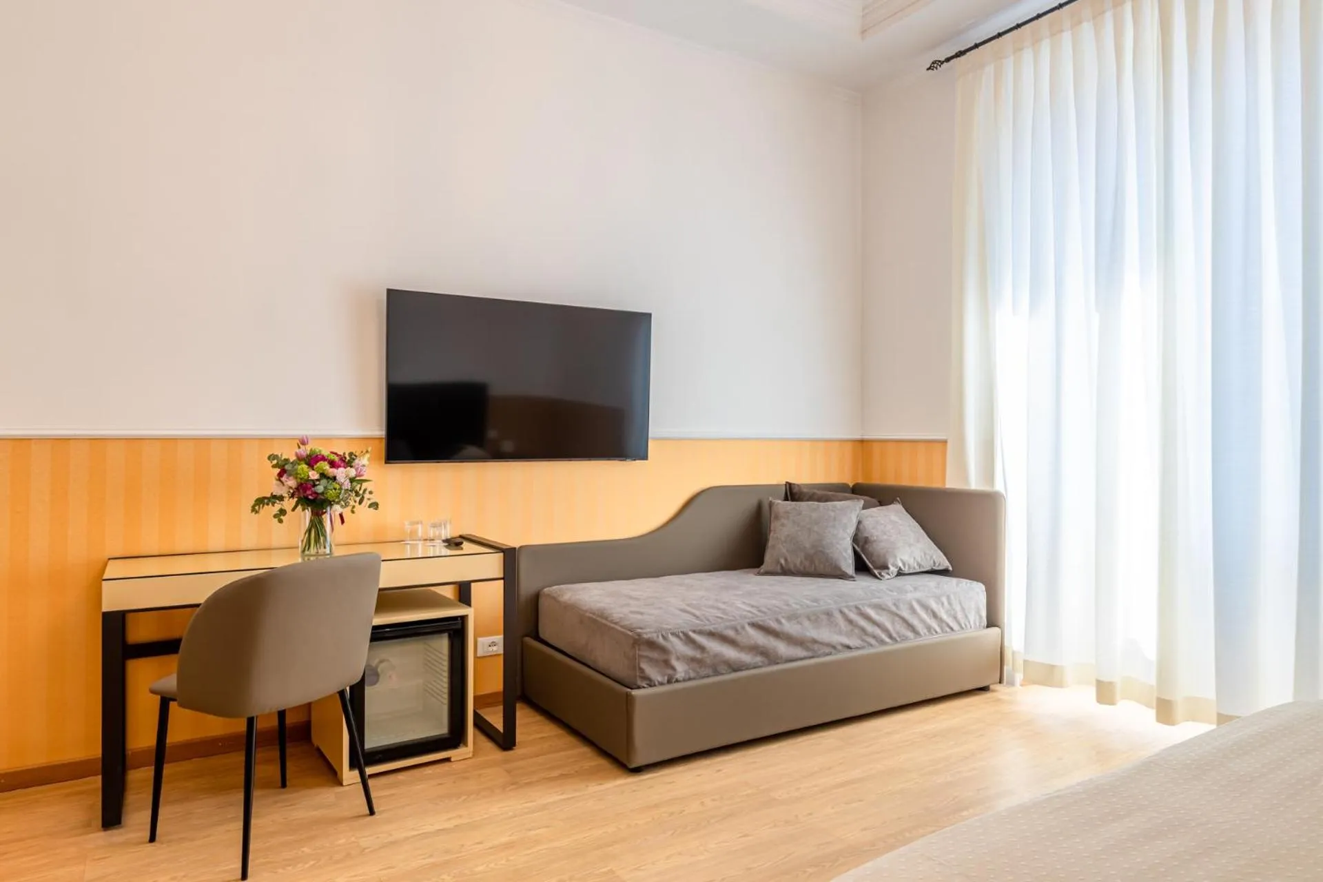 Seating area, Bed in La Maison Royale