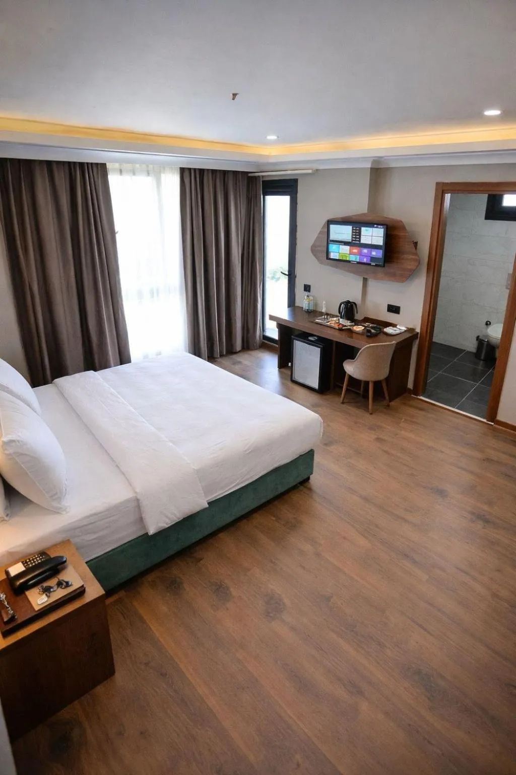 Bed in Shelton Airport Hotel