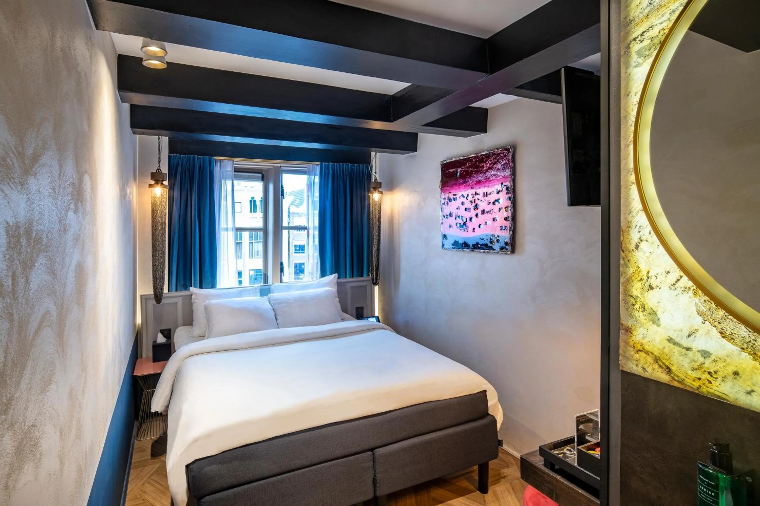 Photo of the whole room, Bed in Mister Highland Hotel