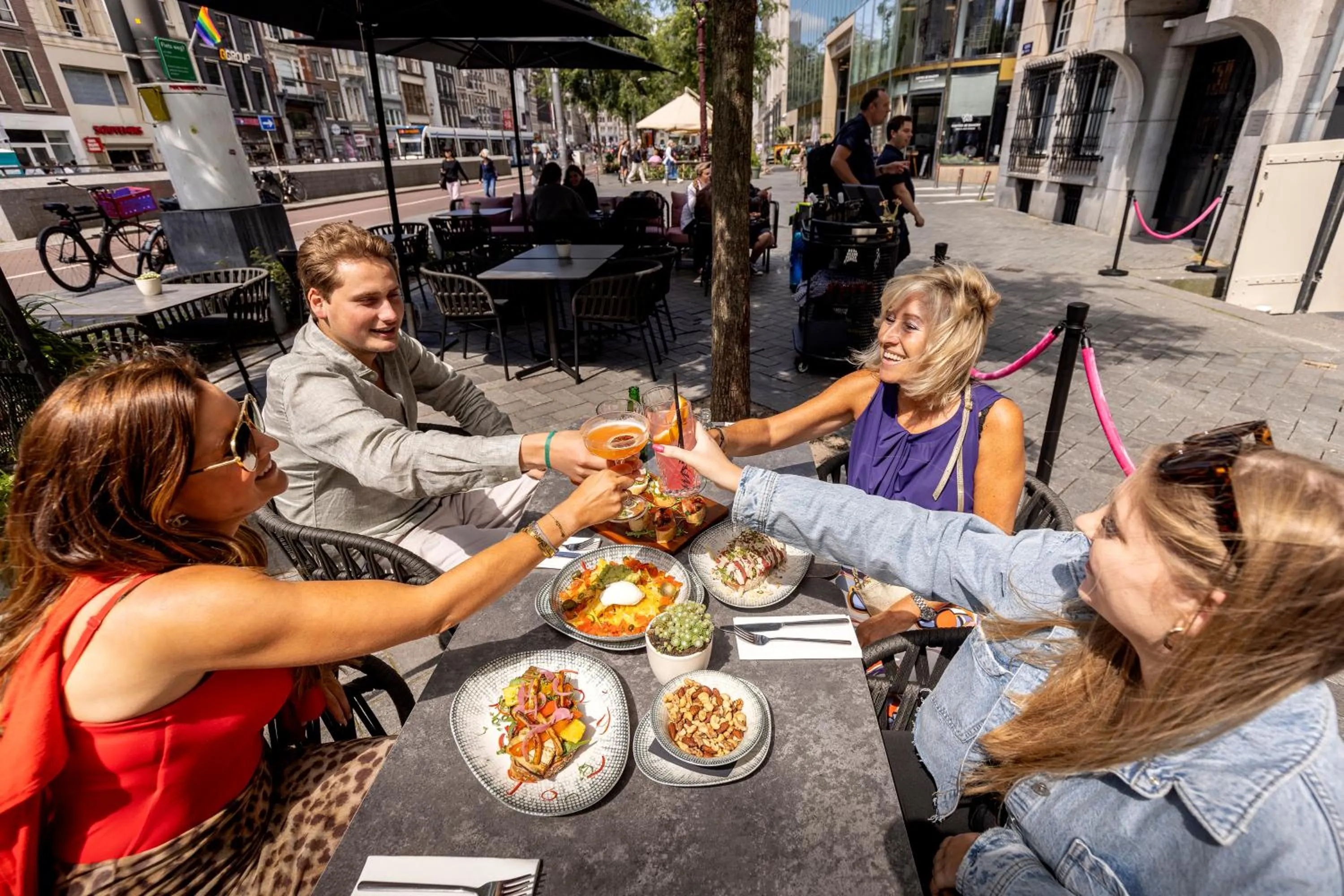 Restaurant/places to eat in Mister Highland Hotel