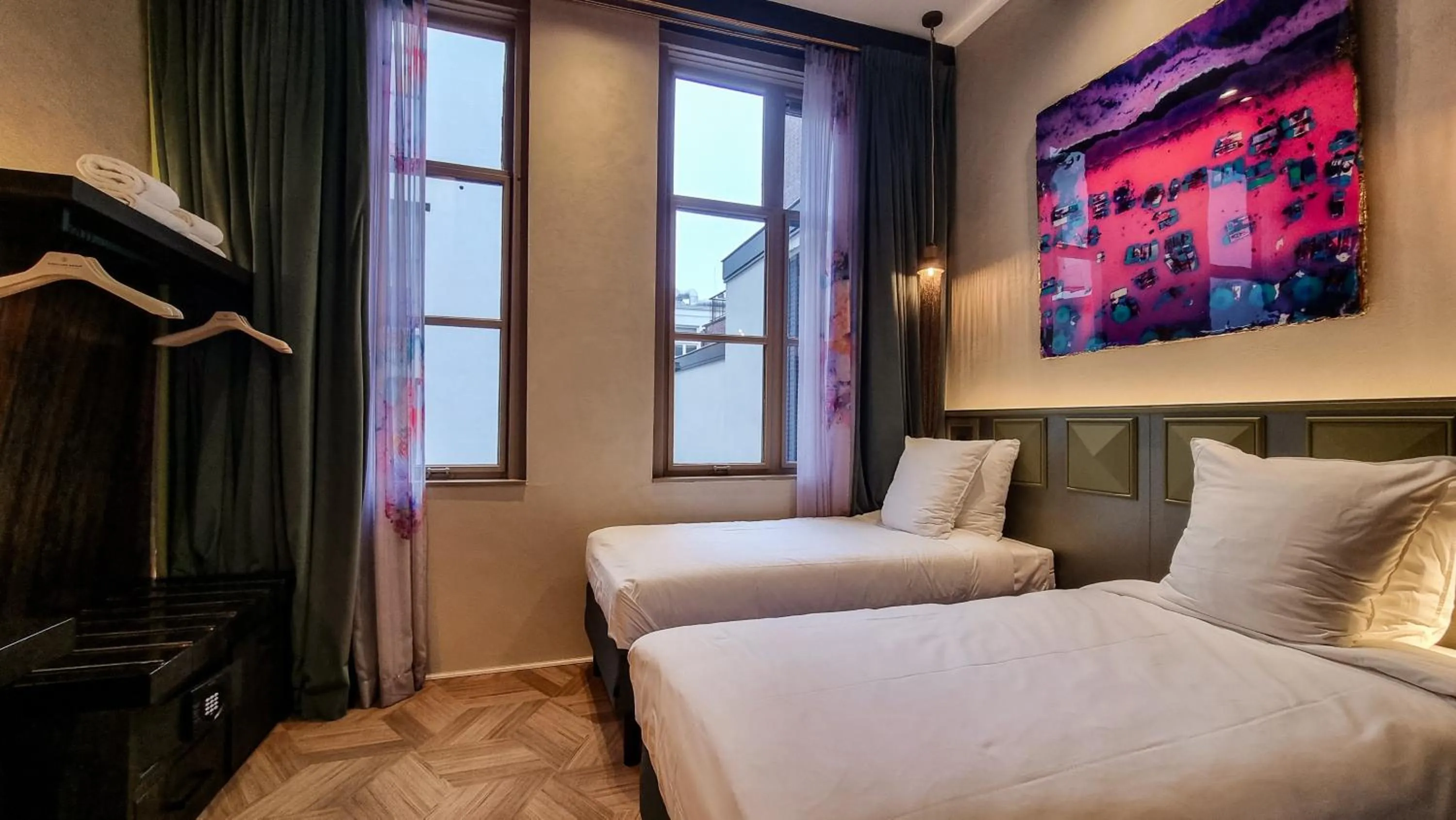 Photo of the whole room, Bed in Mister Highland Hotel