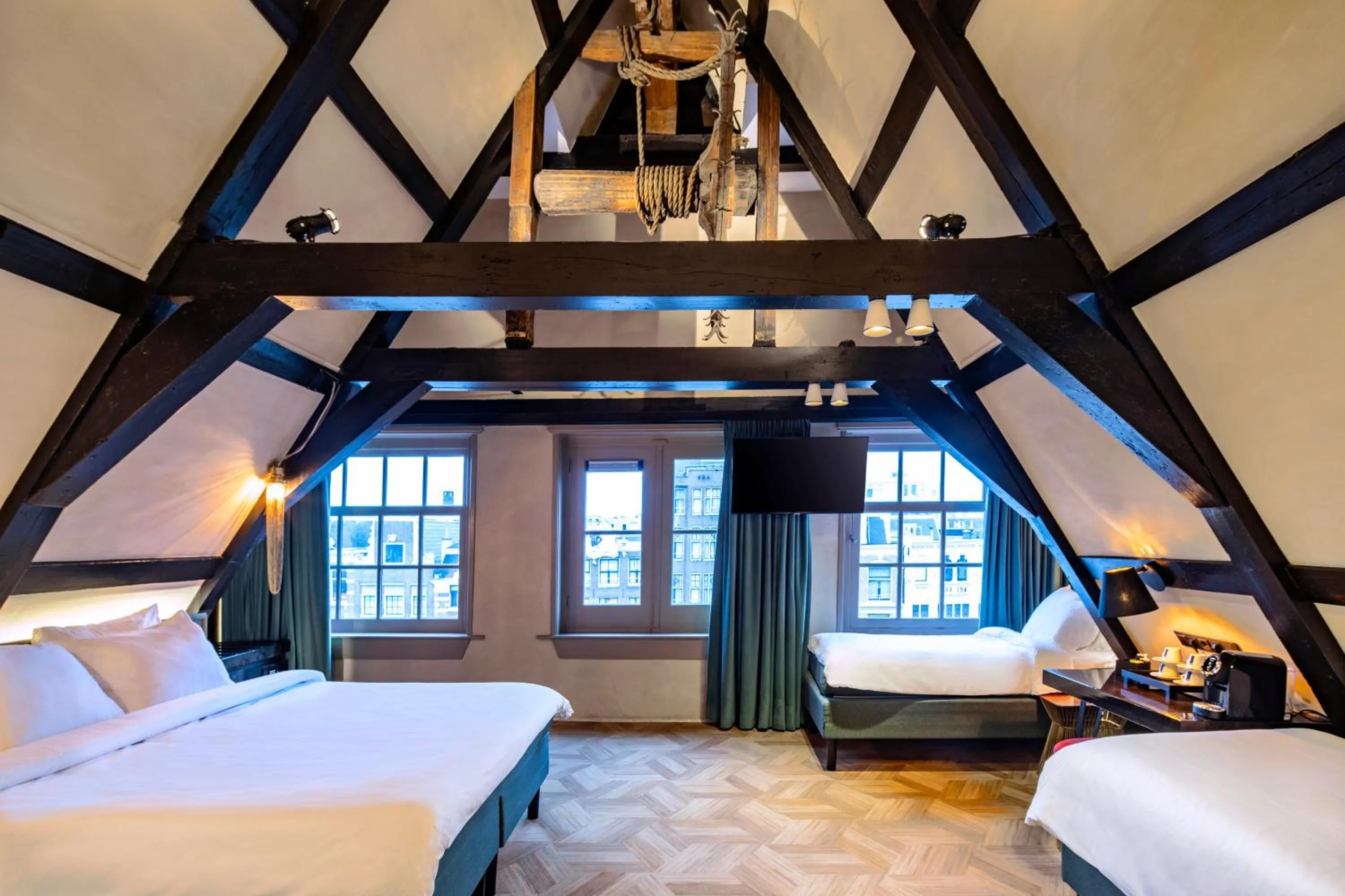 Photo of the whole room, Bed in Mister Highland Hotel