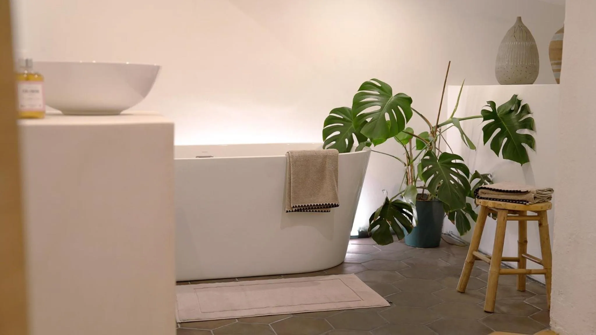 Bathroom in La Maison des Lamanon