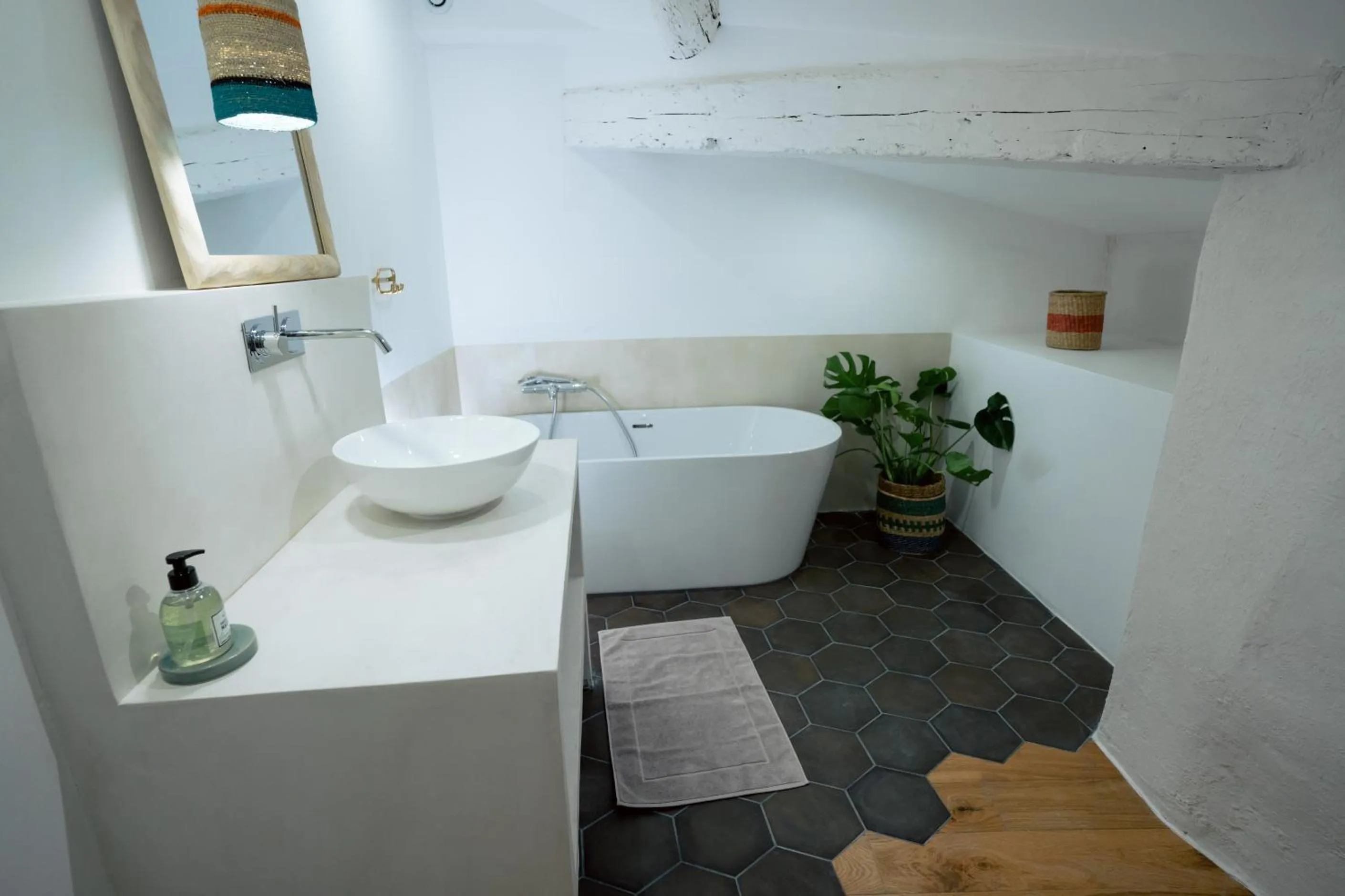 Bathroom in La Maison des Lamanon