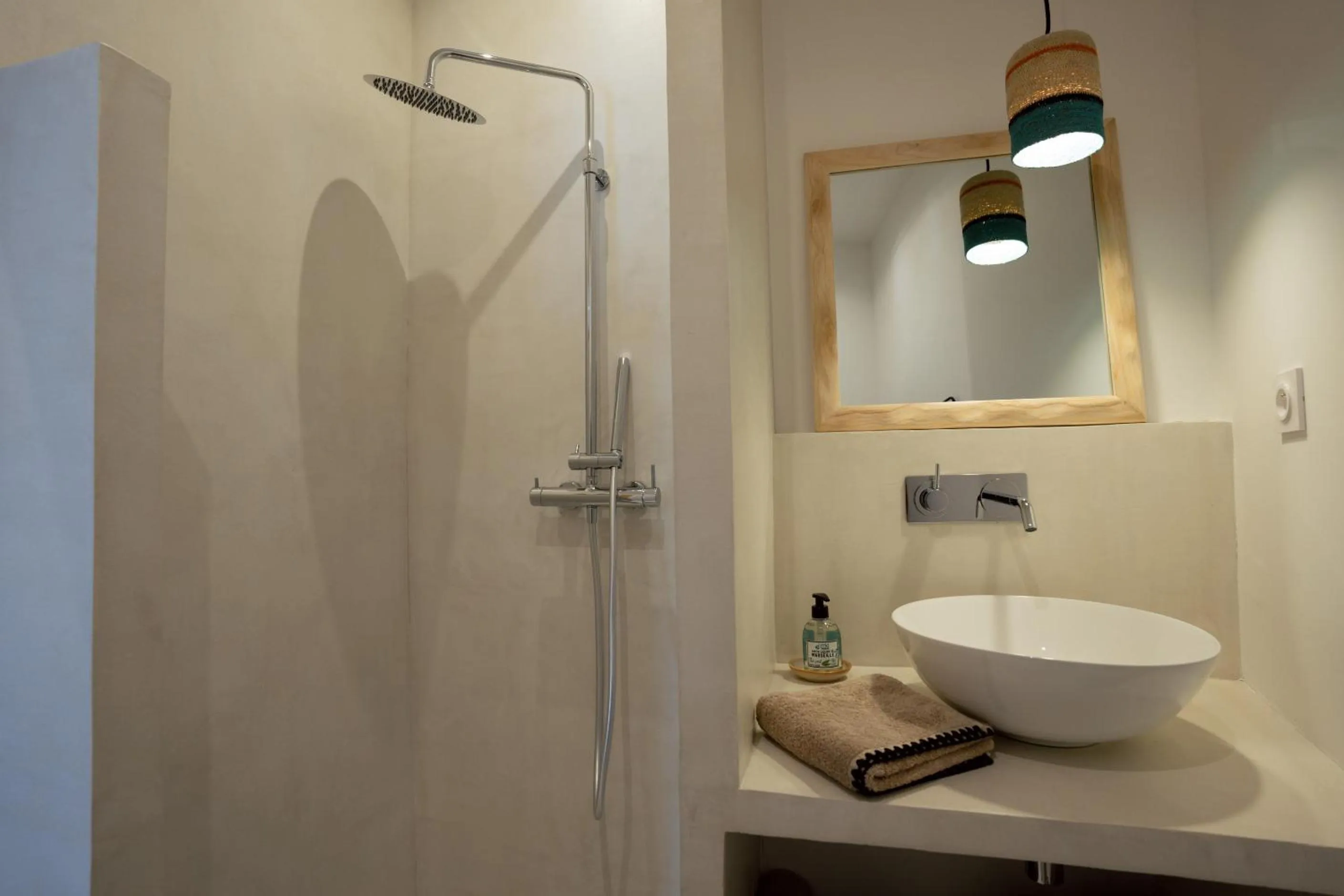 Bathroom in La Maison des Lamanon
