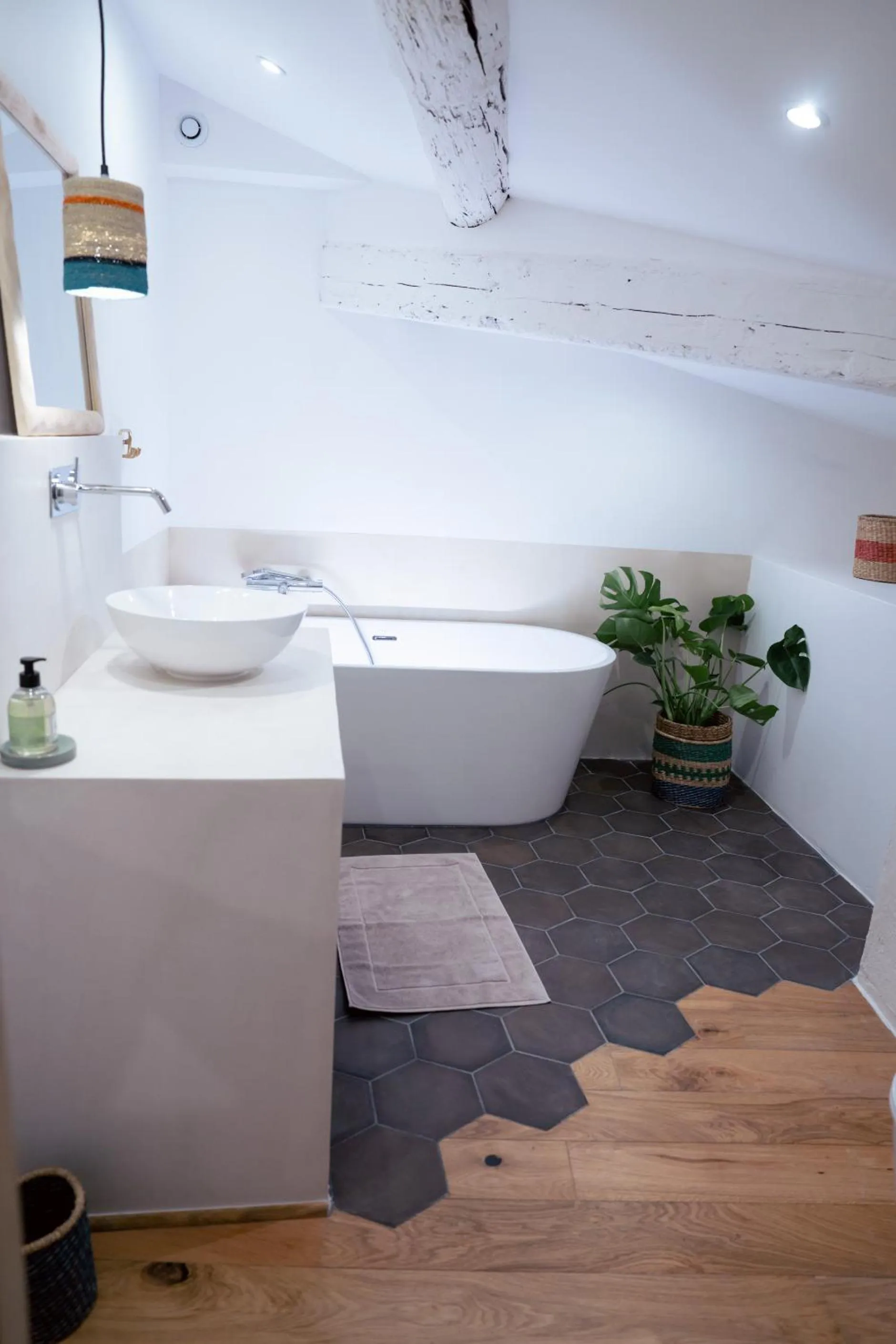 Bathroom in La Maison des Lamanon