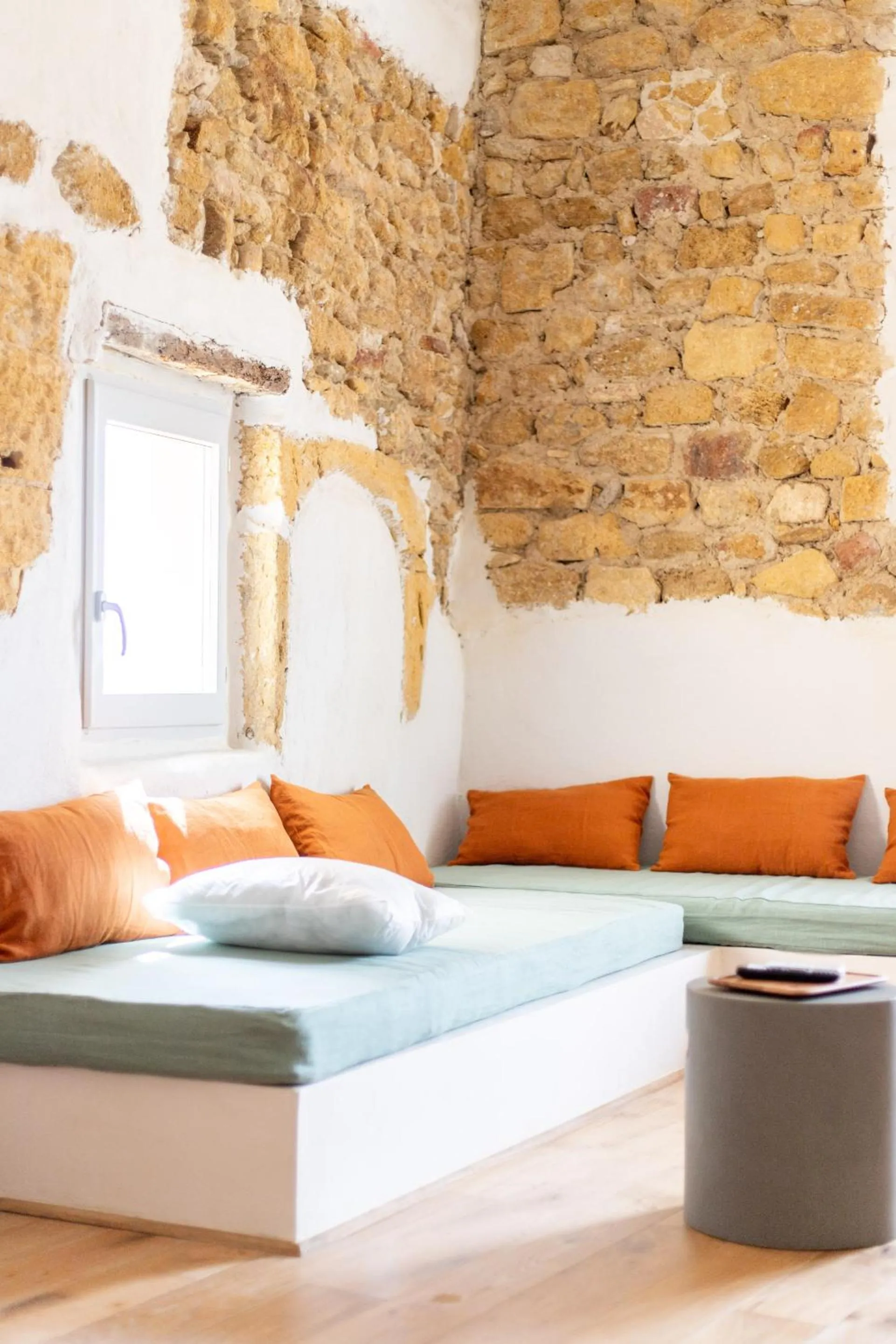 Living room, Bed in La Maison des Lamanon