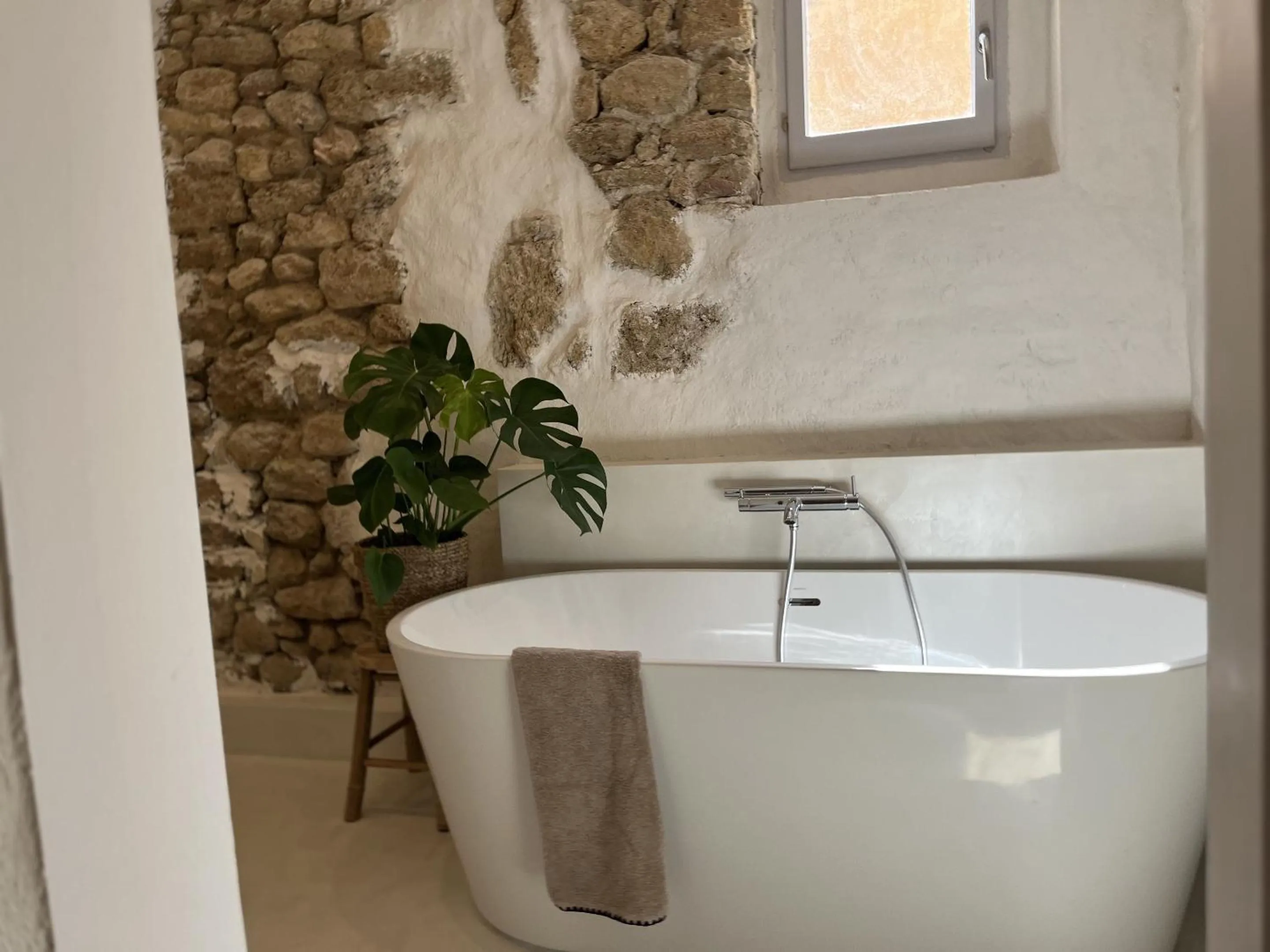 Bathroom in La Maison des Lamanon
