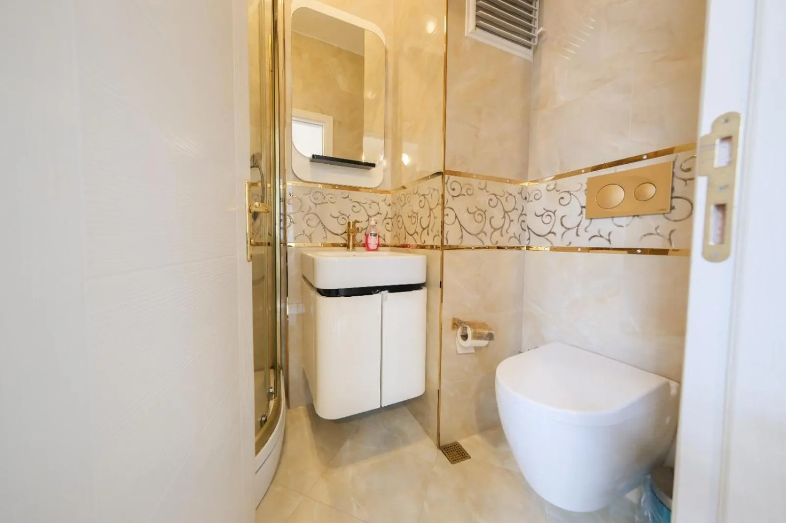 Shower in Halil Bey Konağı