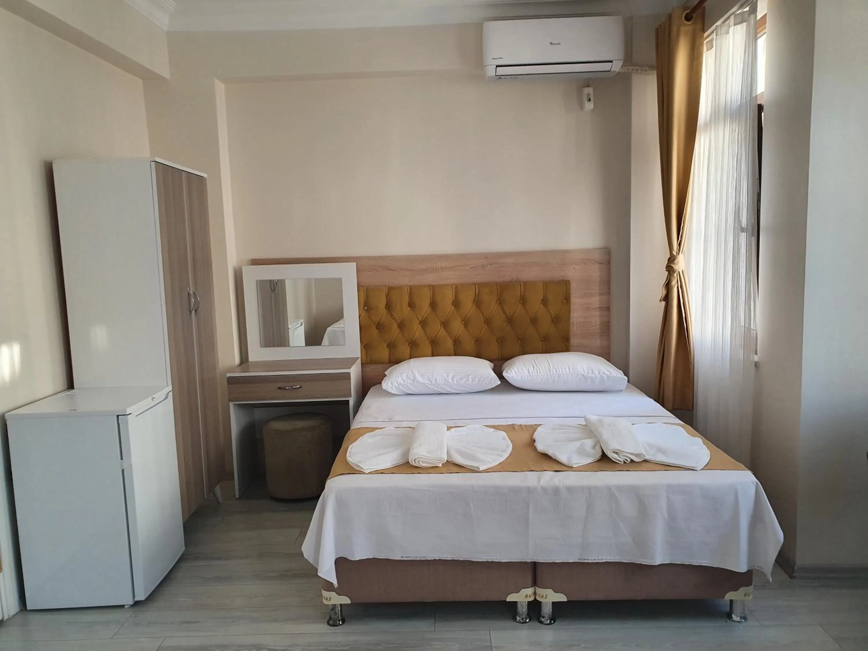 Photo of the whole room, Bed in Halil Bey Konağı