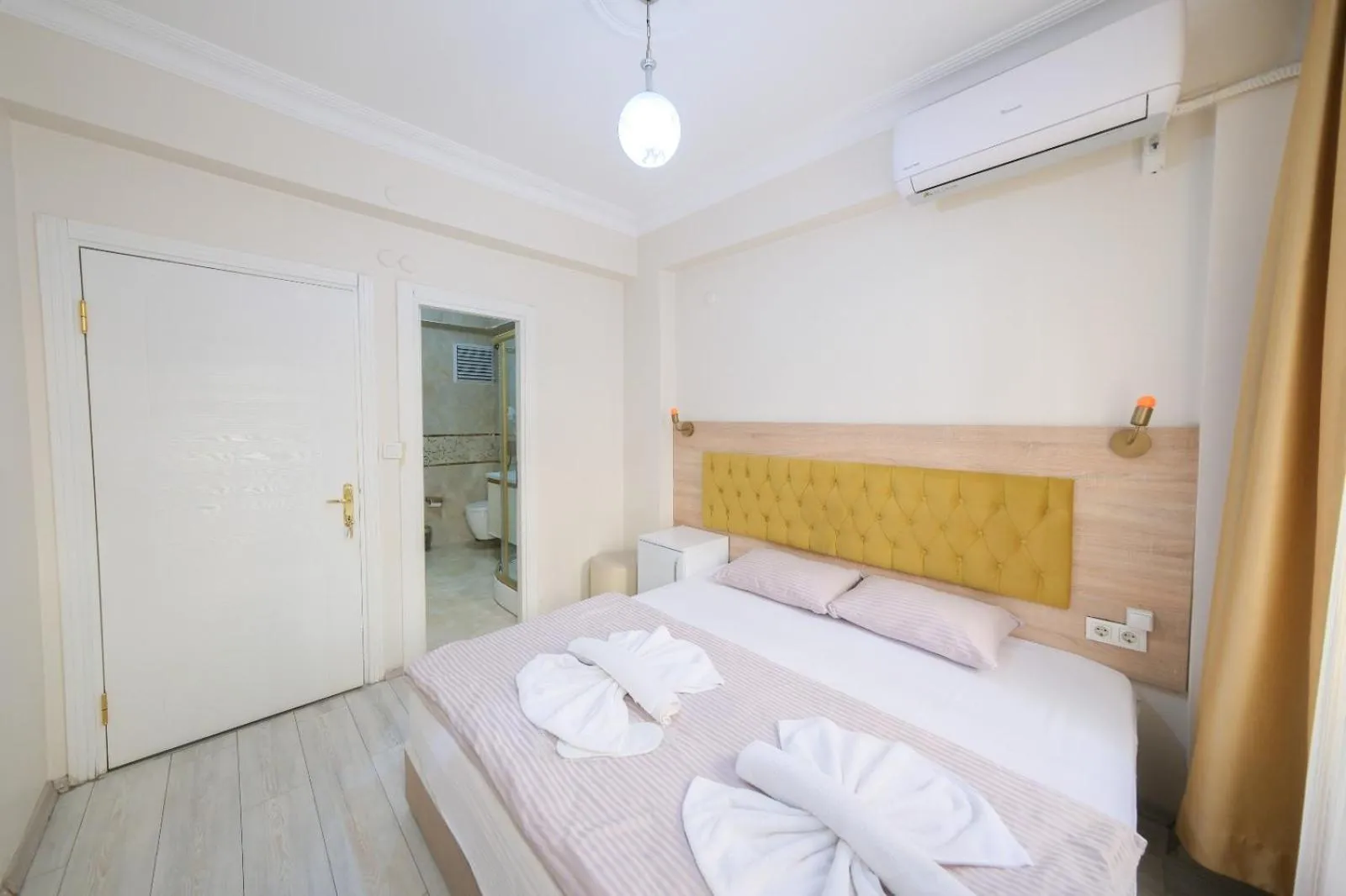 Photo of the whole room, Bed in Halil Bey Konağı