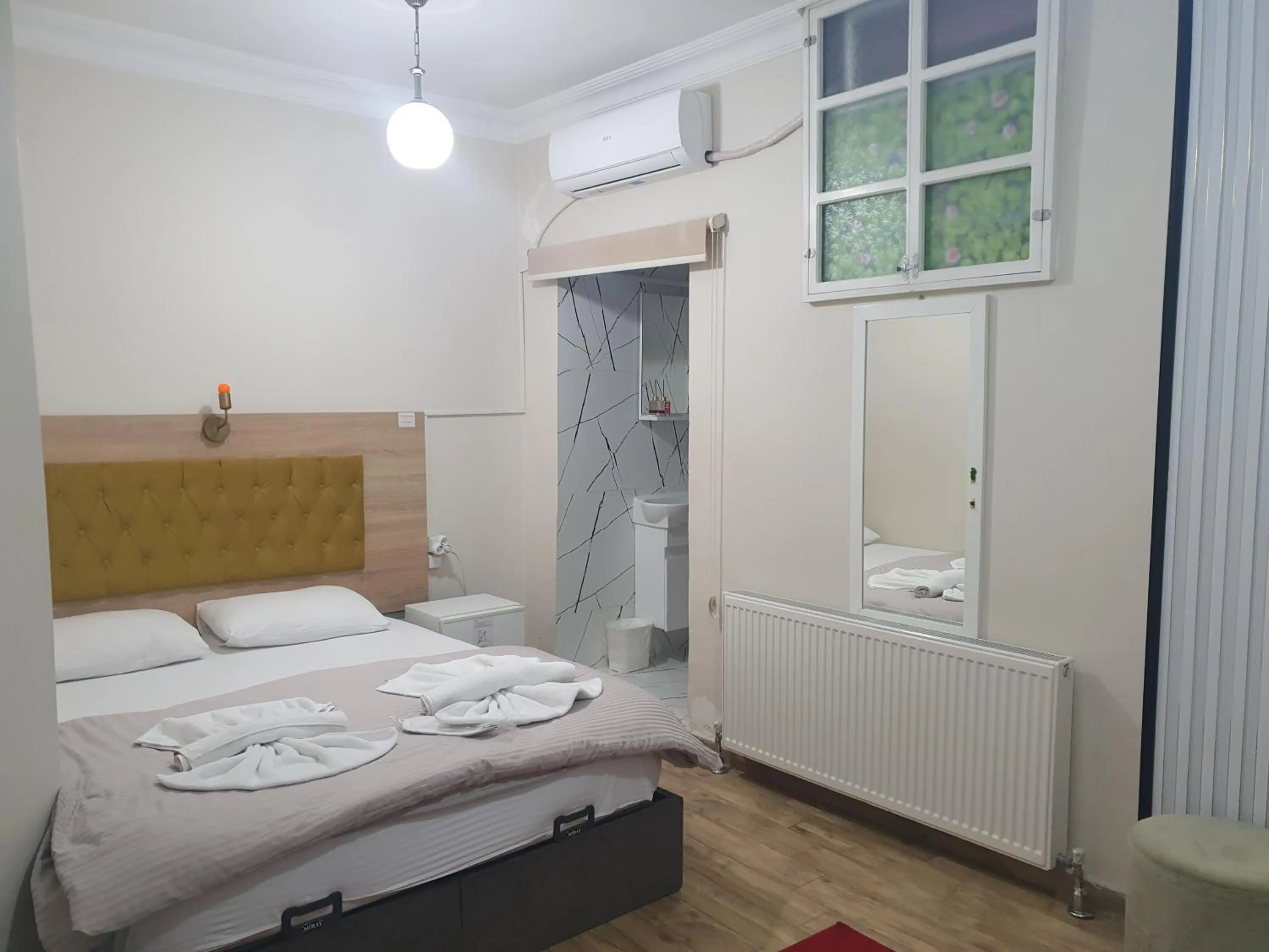 Photo of the whole room, Bed in Halil Bey Konağı