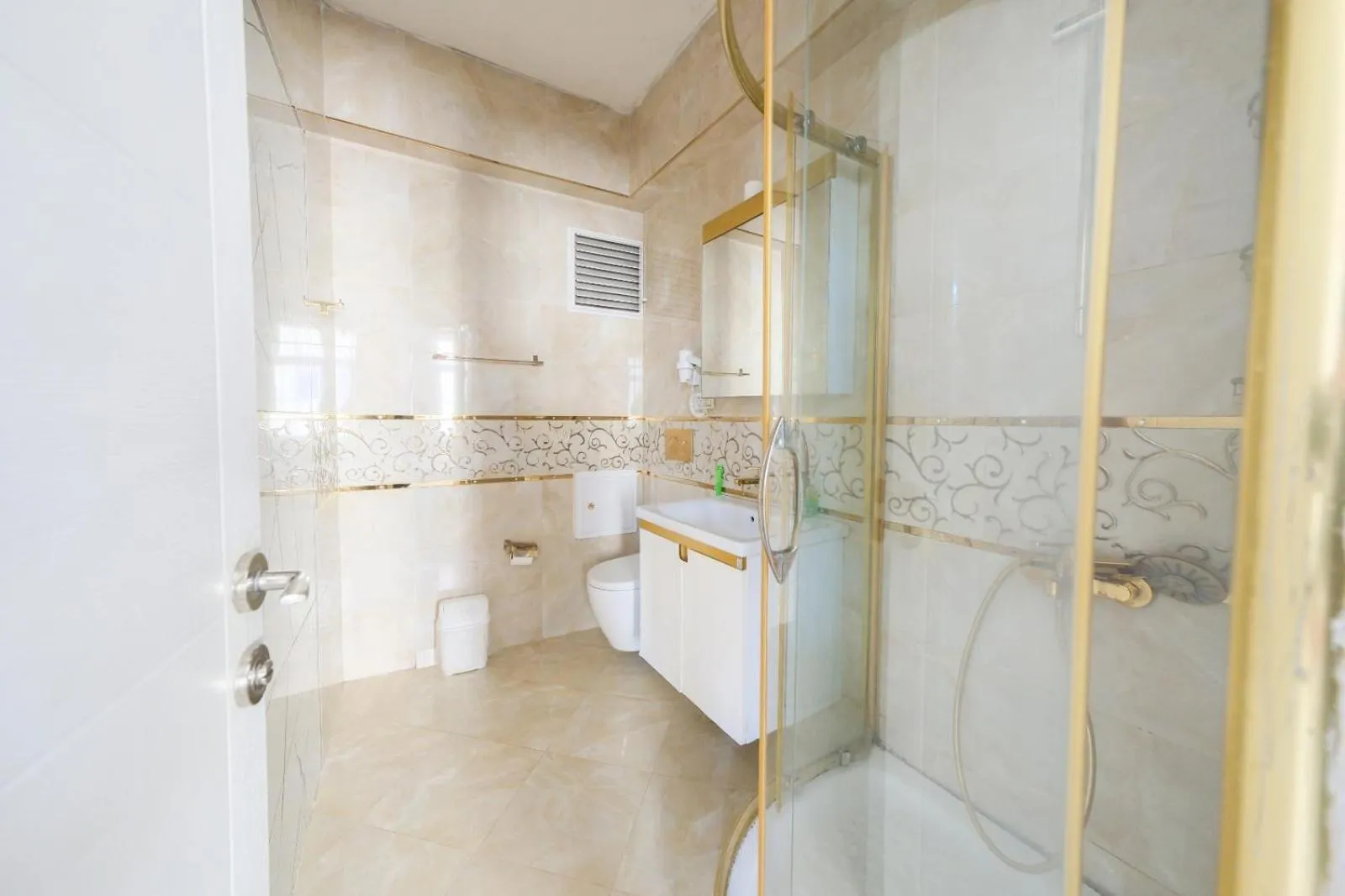 Shower in Halil Bey Konağı