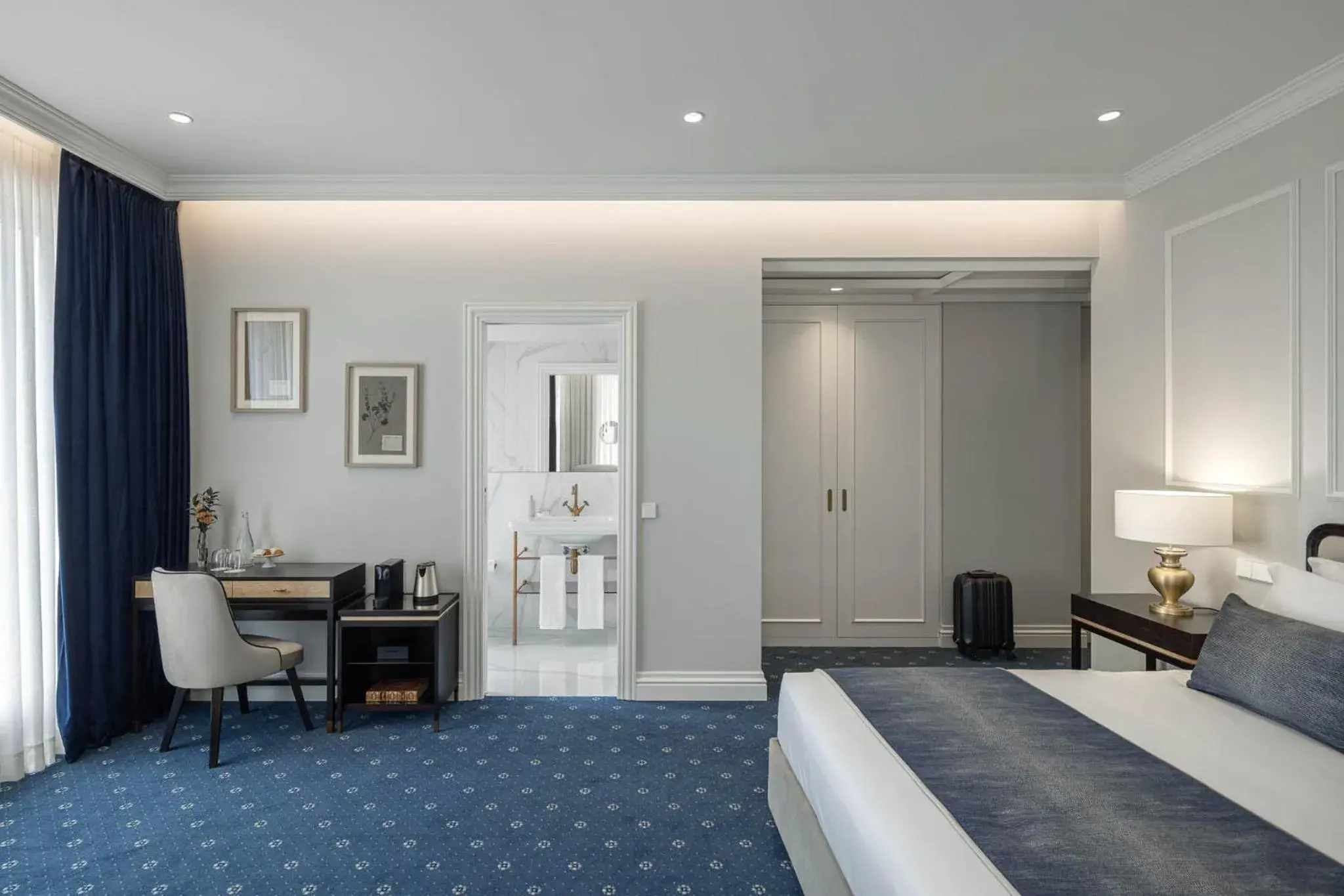 Seating area, Bed in MS Collection Aveiro - Palacete Valdemouro Seating area, Bed in MS Collection Aveiro - Palacete Valdemouro