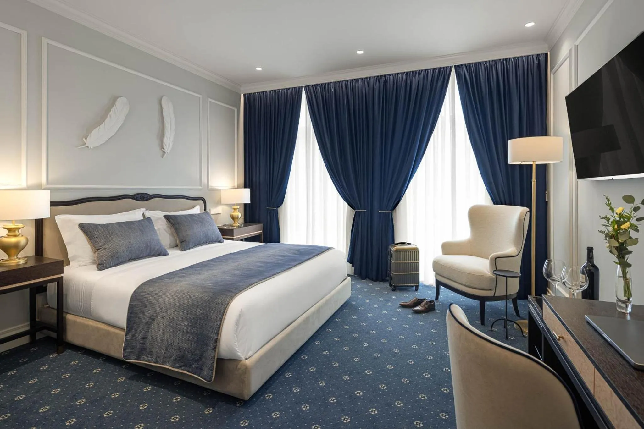 Seating area, Bed in MS Collection Aveiro - Palacete Valdemouro