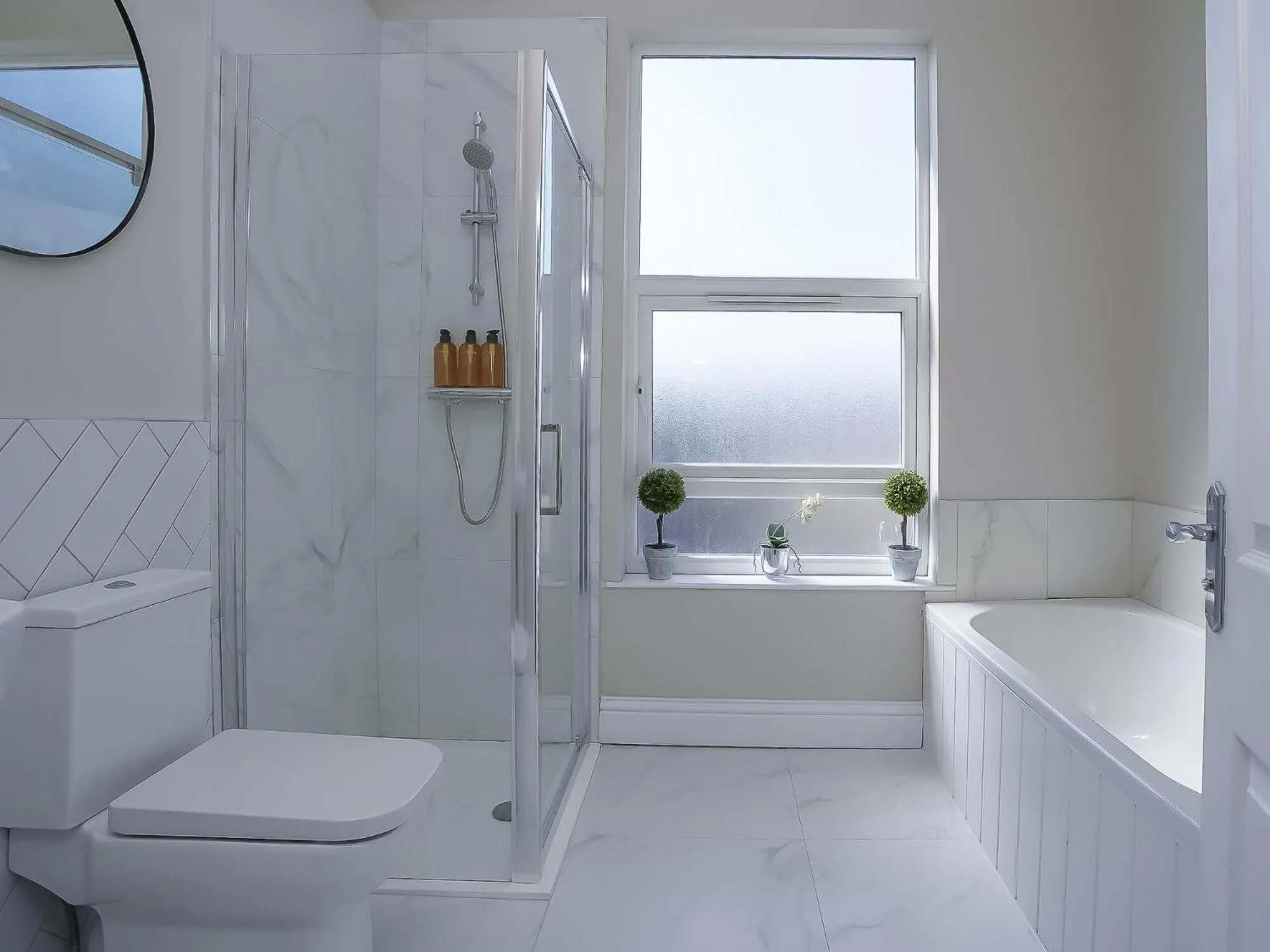 Bathroom in City Centre 3 BDR Townhouse by Belfast City Breaks