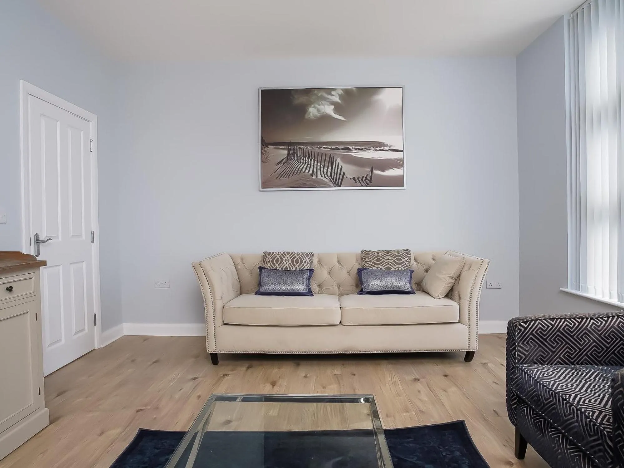 Living room in City Centre 3 BDR Townhouse by Belfast City Breaks