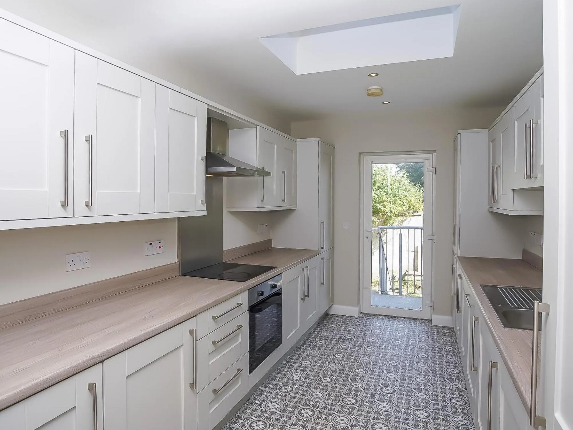 Kitchen or kitchenette in City Centre 3 BDR Townhouse by Belfast City Breaks