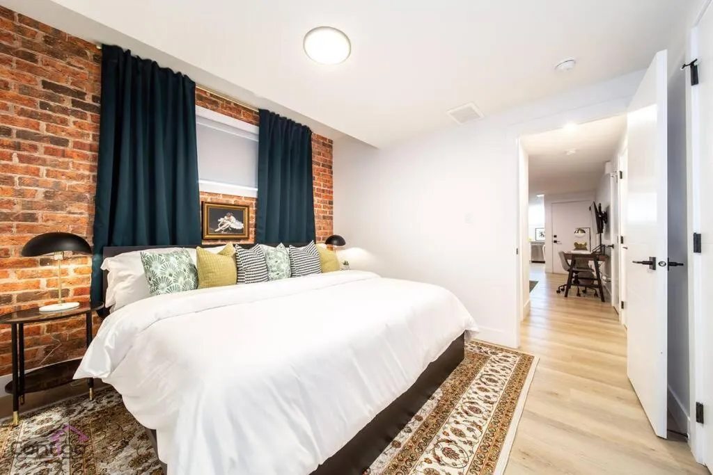 Bed in Luxe New York Style Bsmt Suite, Near DT & WEM, King Bed, WiFi