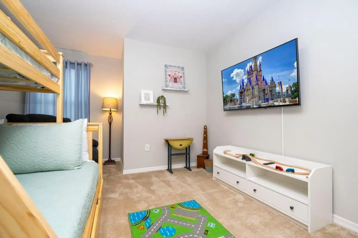 Bed in Stunning 3Bd Close to Disney at Fiesta Key 4764