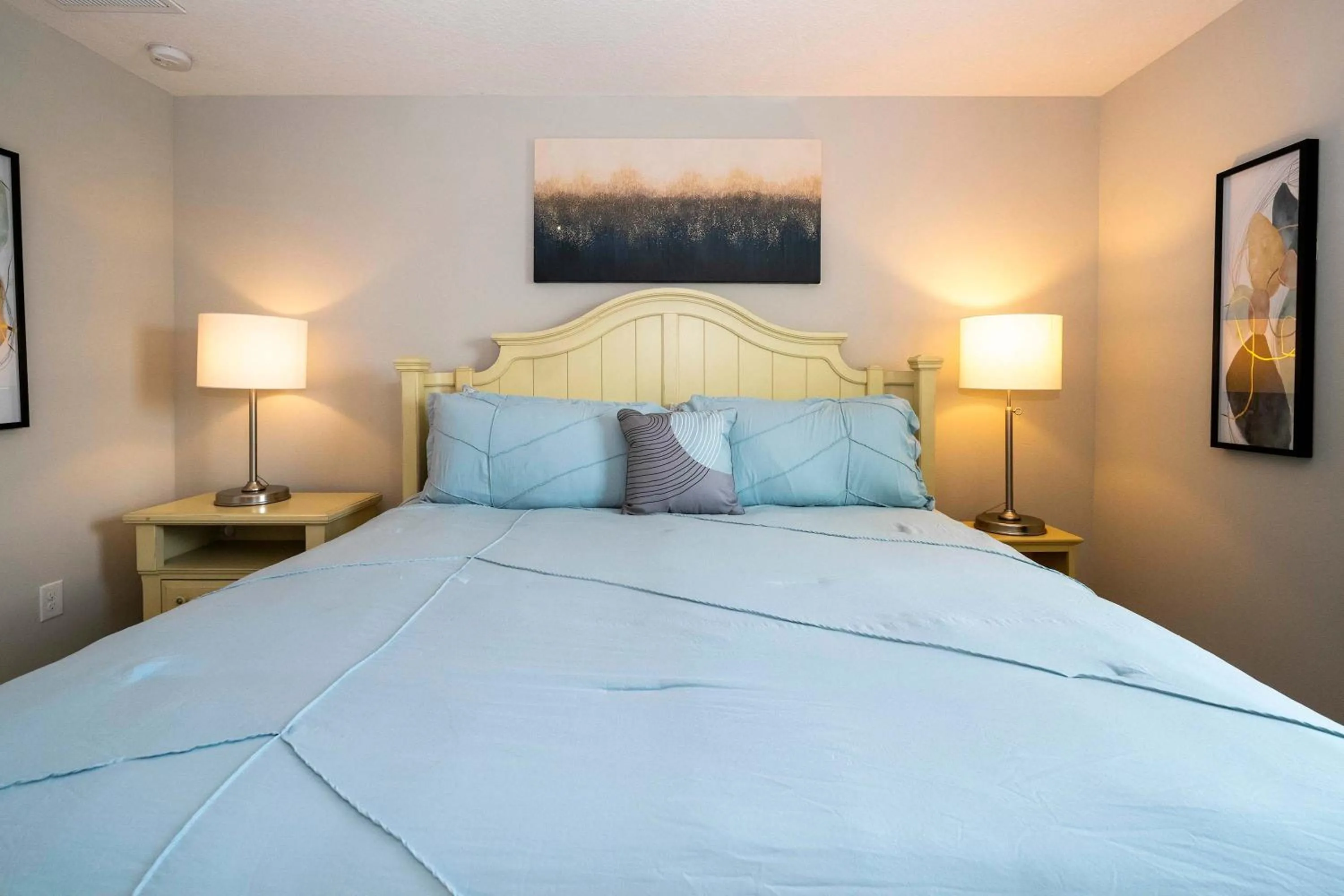 Bed in Stunning 3Bd Close to Disney at Fiesta Key 4764