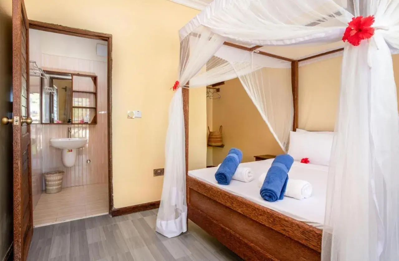 Bathroom, Bed in Amber Lodge Bathroom, Bed in Amber Lodge