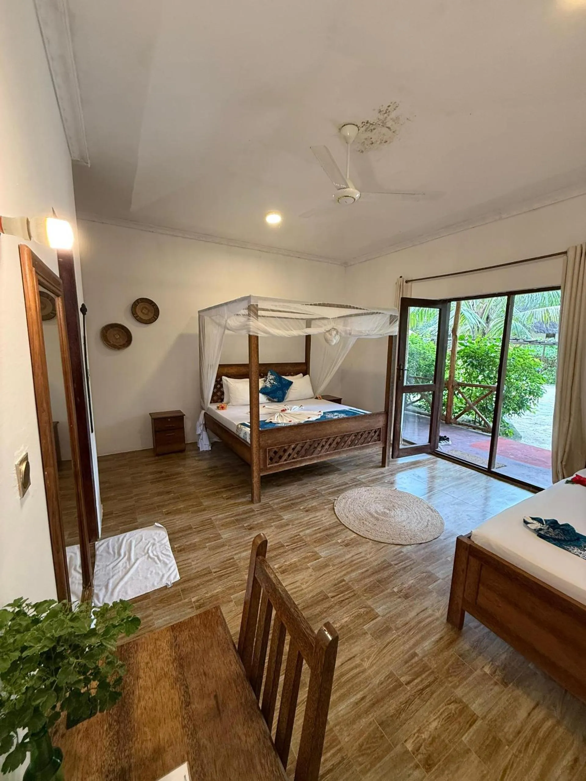 Photo of the whole room, Bed in Amber Lodge