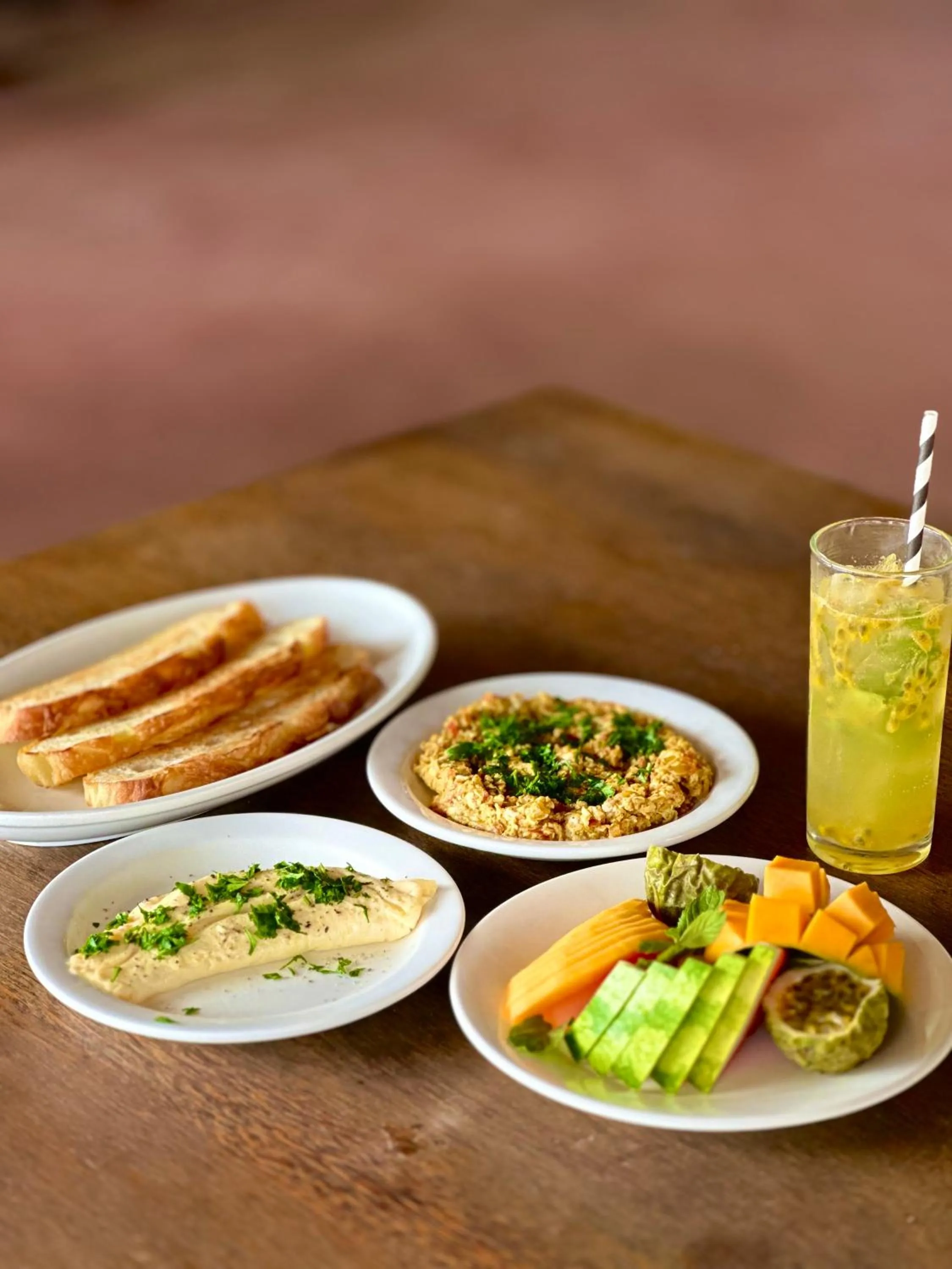 Restaurant/places to eat in Moayana Liora