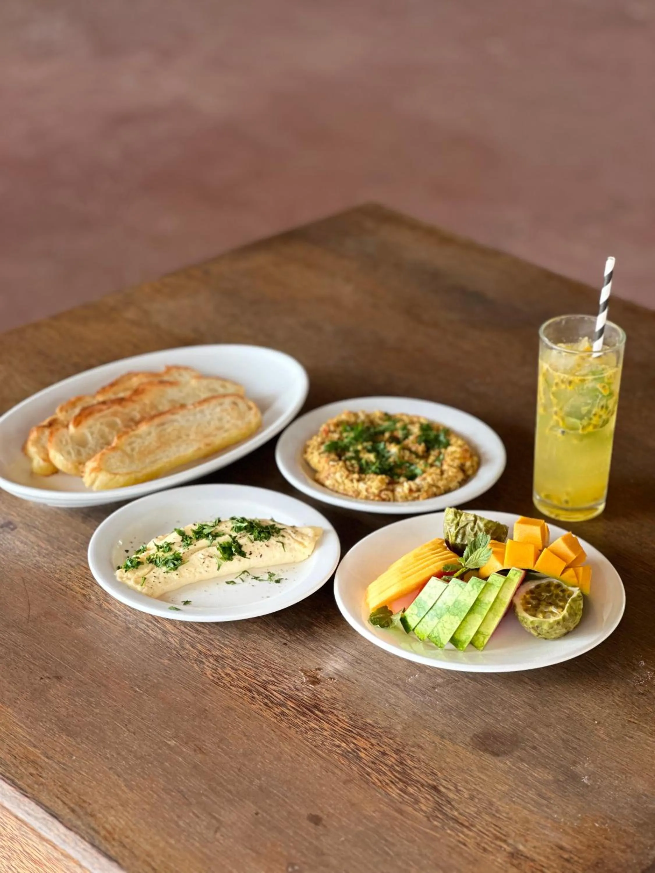 Restaurant/places to eat in Moayana Liora