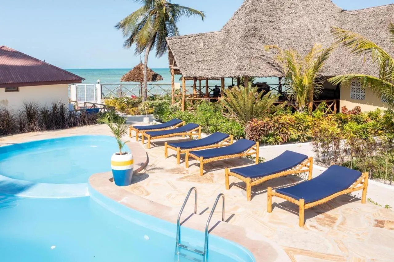 Swimming pool in Amber Lodge