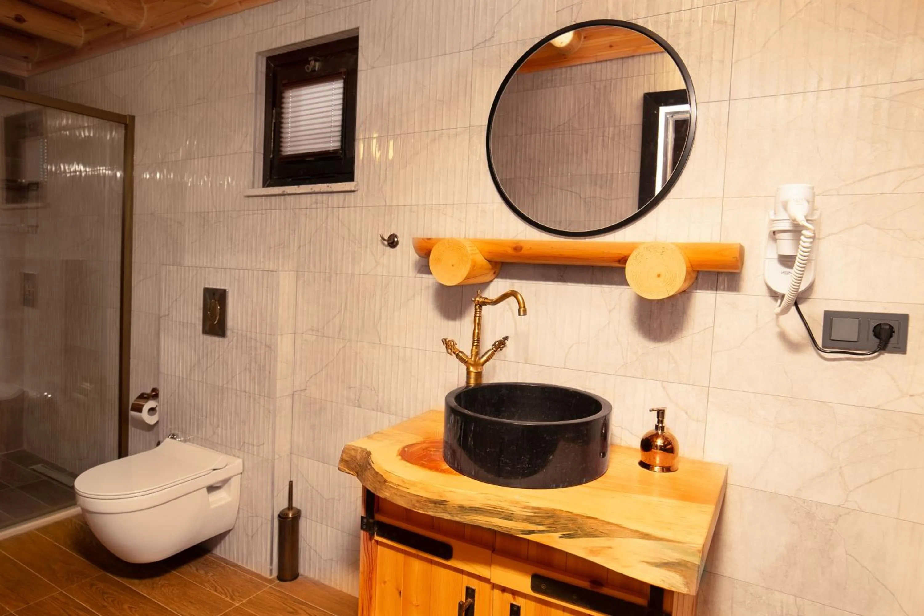 Toilet in MUKHA ORMANLI