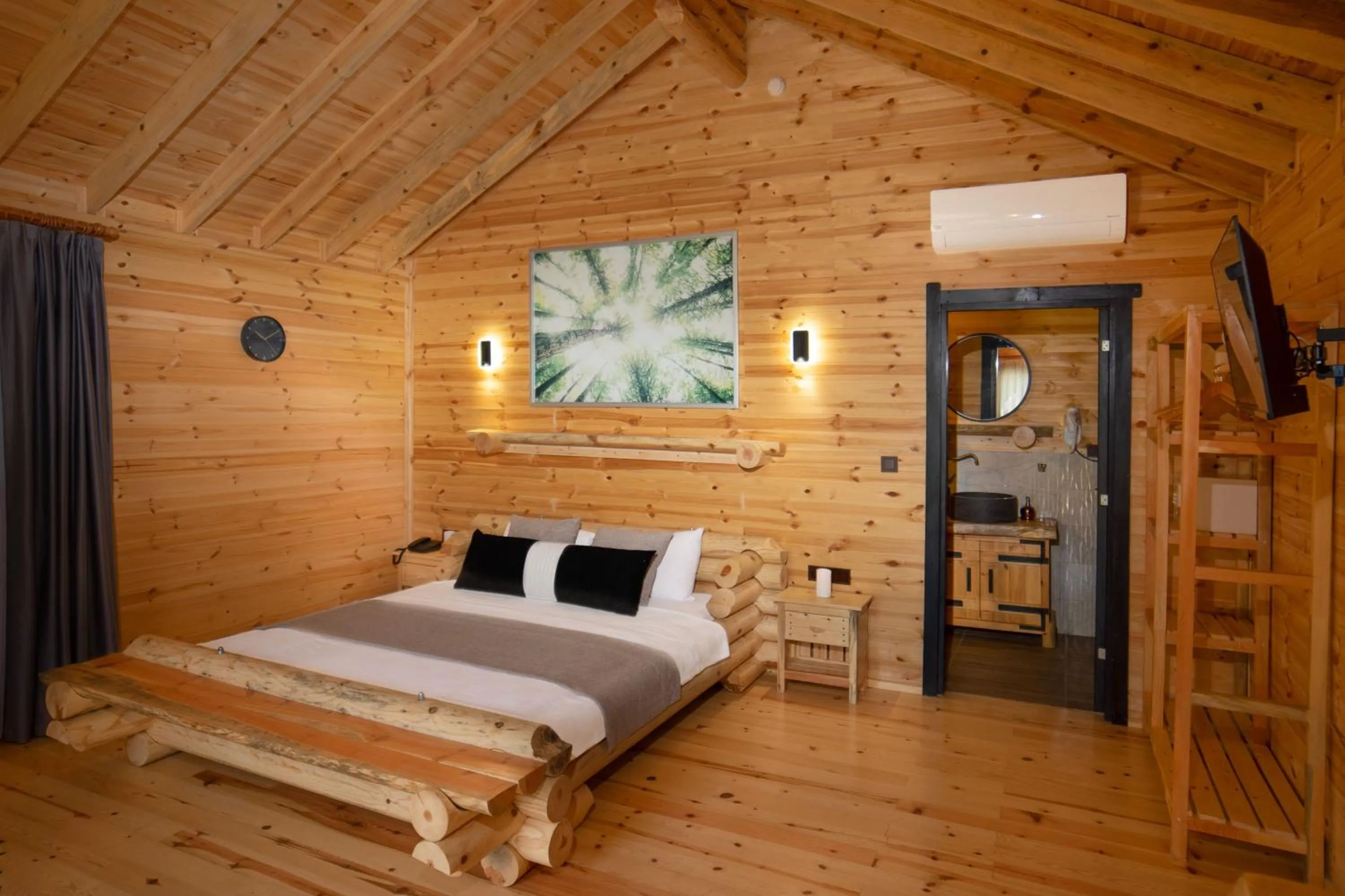 Bed in MUKHA ORMANLI