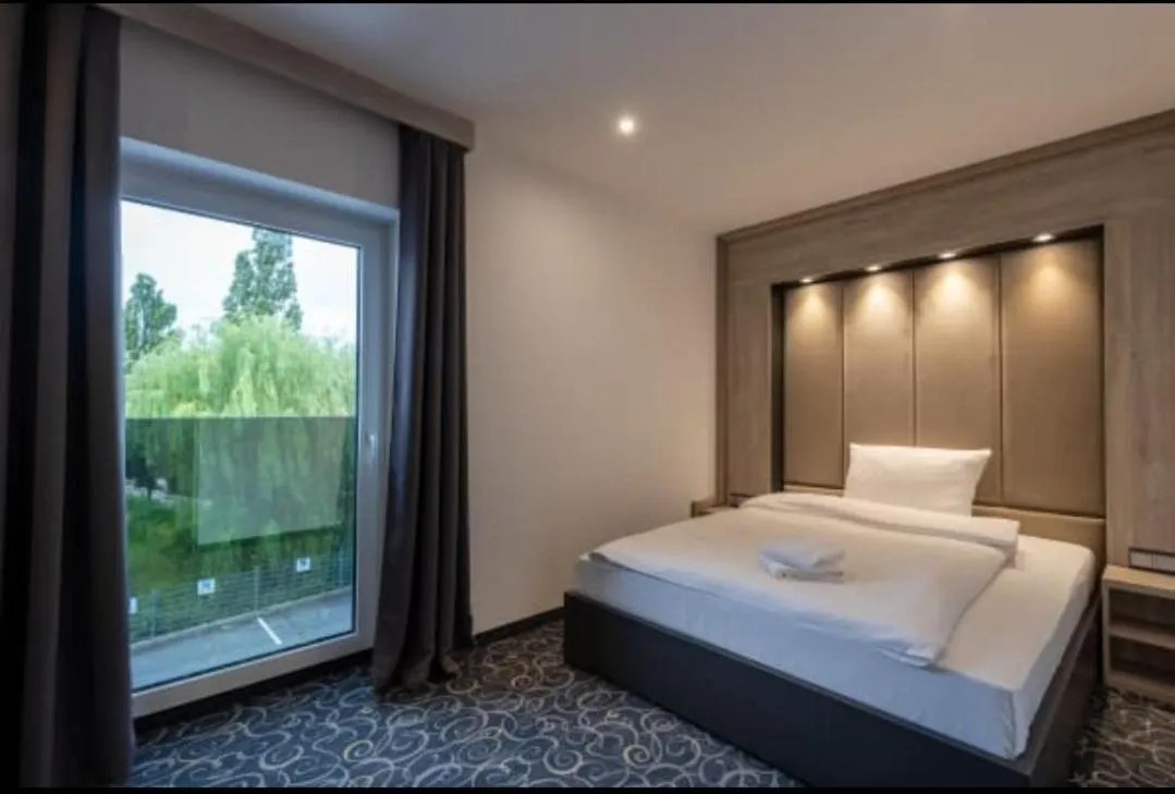 Bed in Hotel Business Bay das ehemalige Staycation Hotel