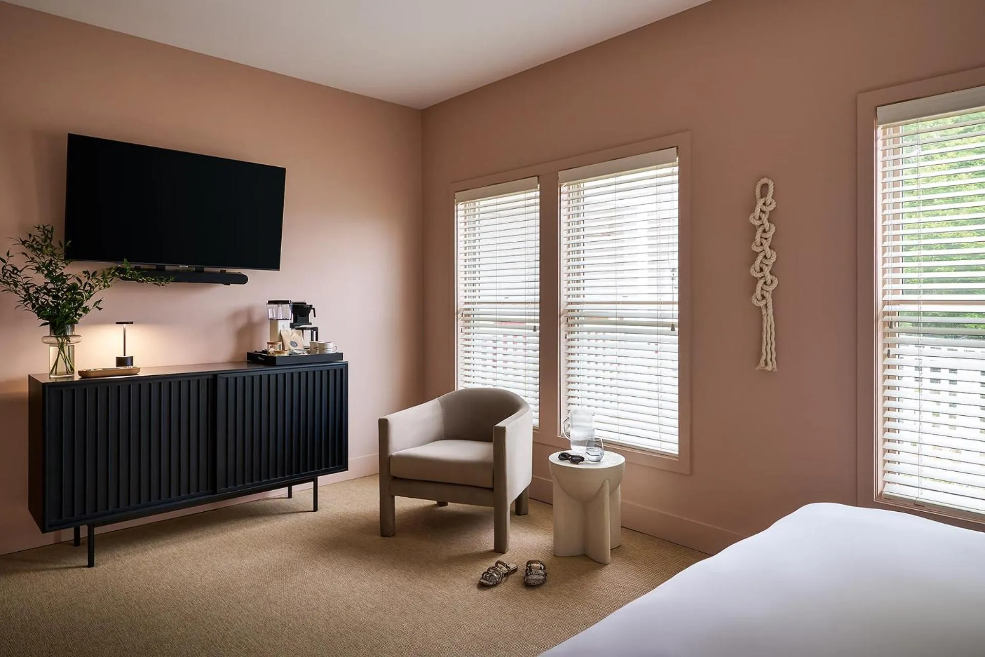 Living room, Bed in The Neighborhood Hotel New Buffalo