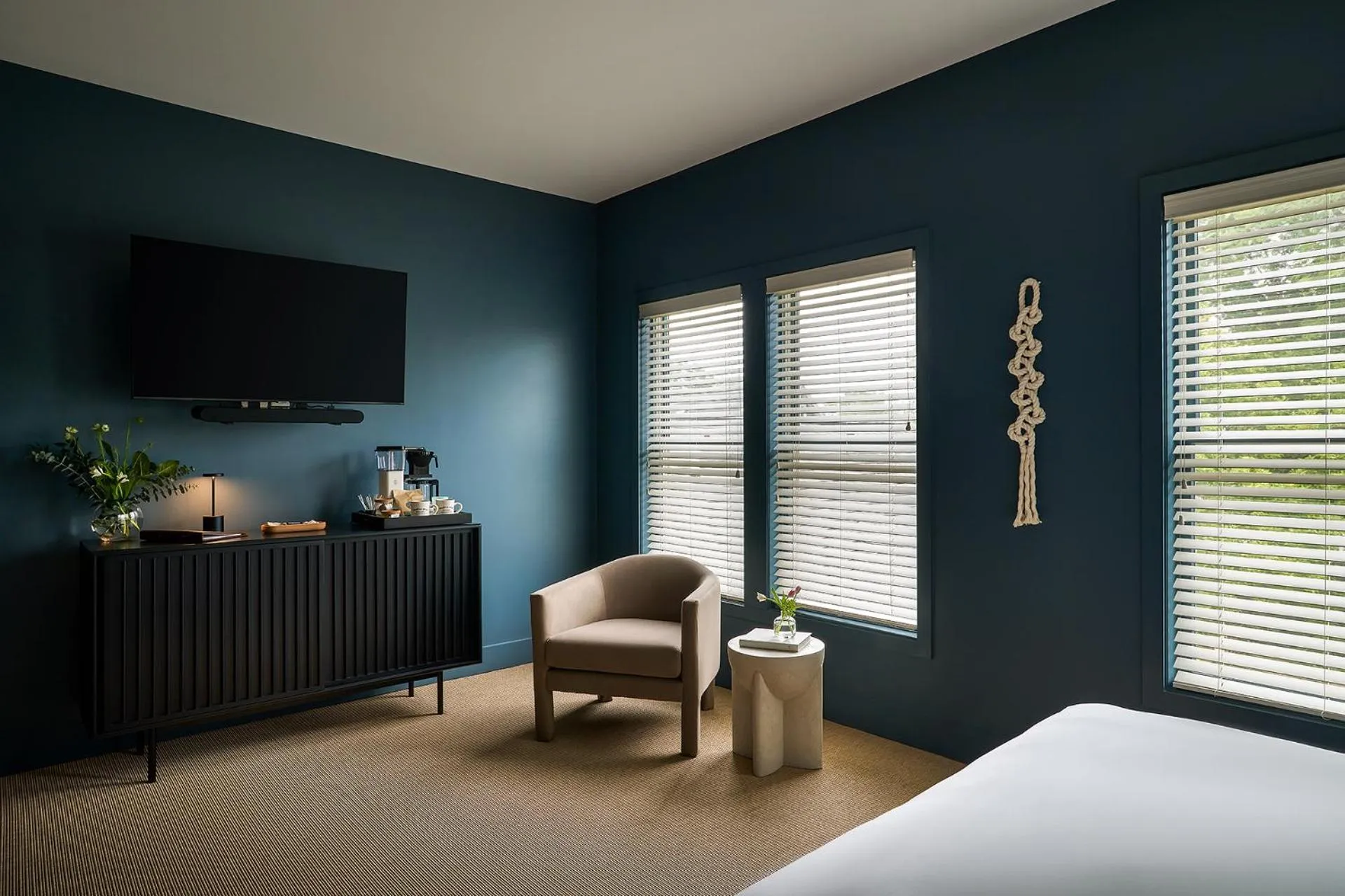 Seating area, Bed in The Neighborhood Hotel New Buffalo