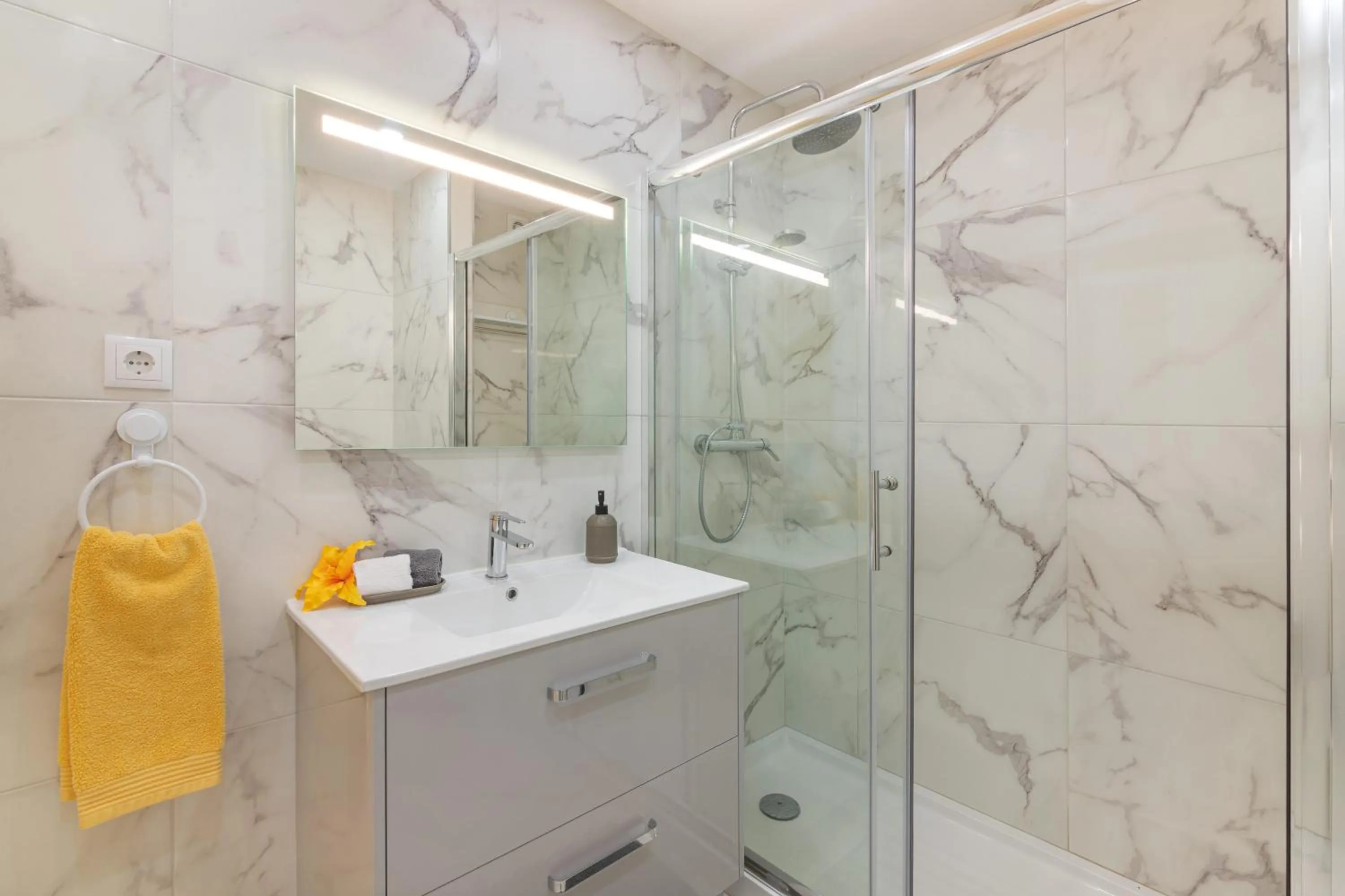 Shower in Cruzeiro - Silhueta Citadina