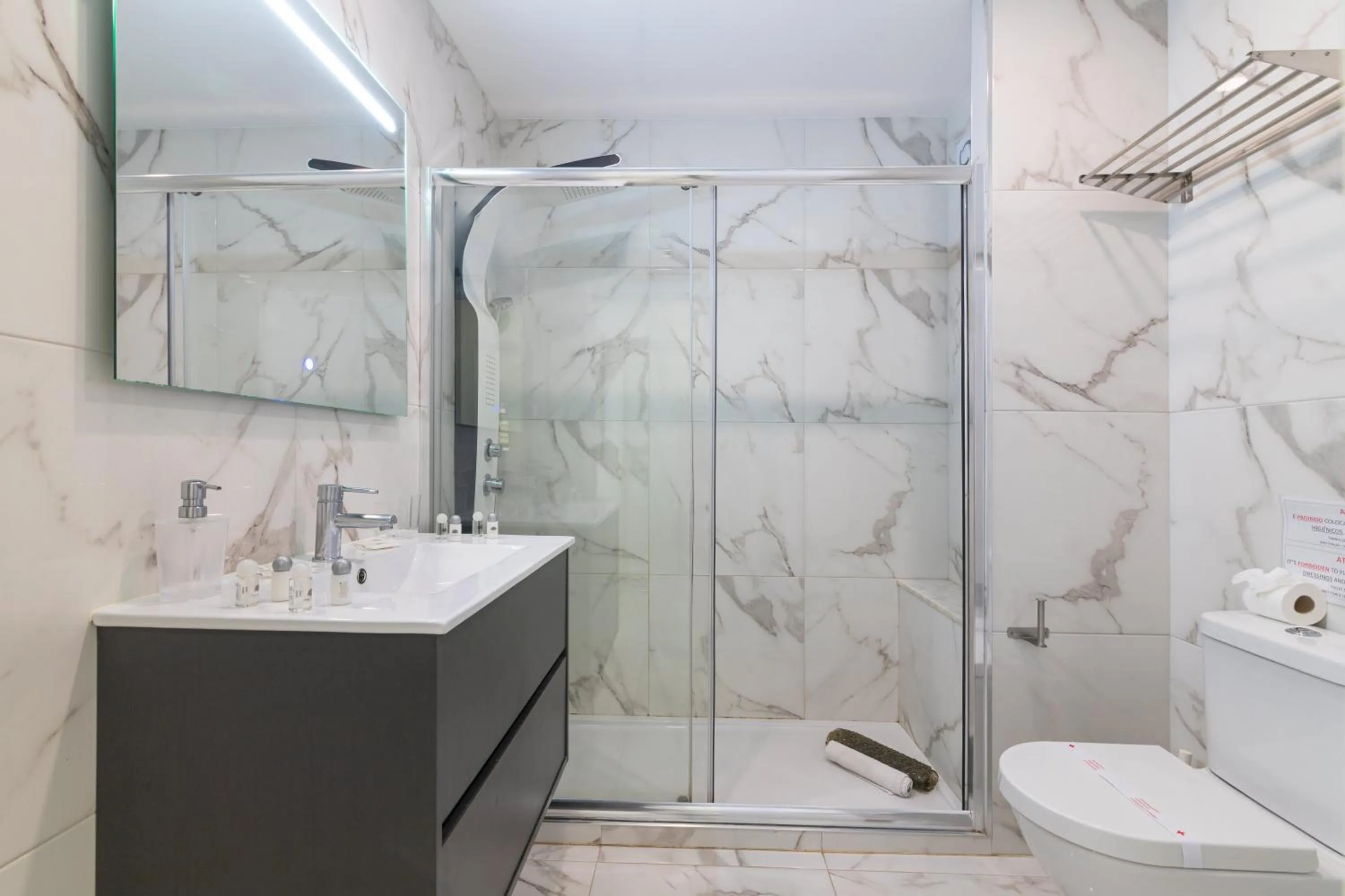 Shower in Cruzeiro - Silhueta Citadina