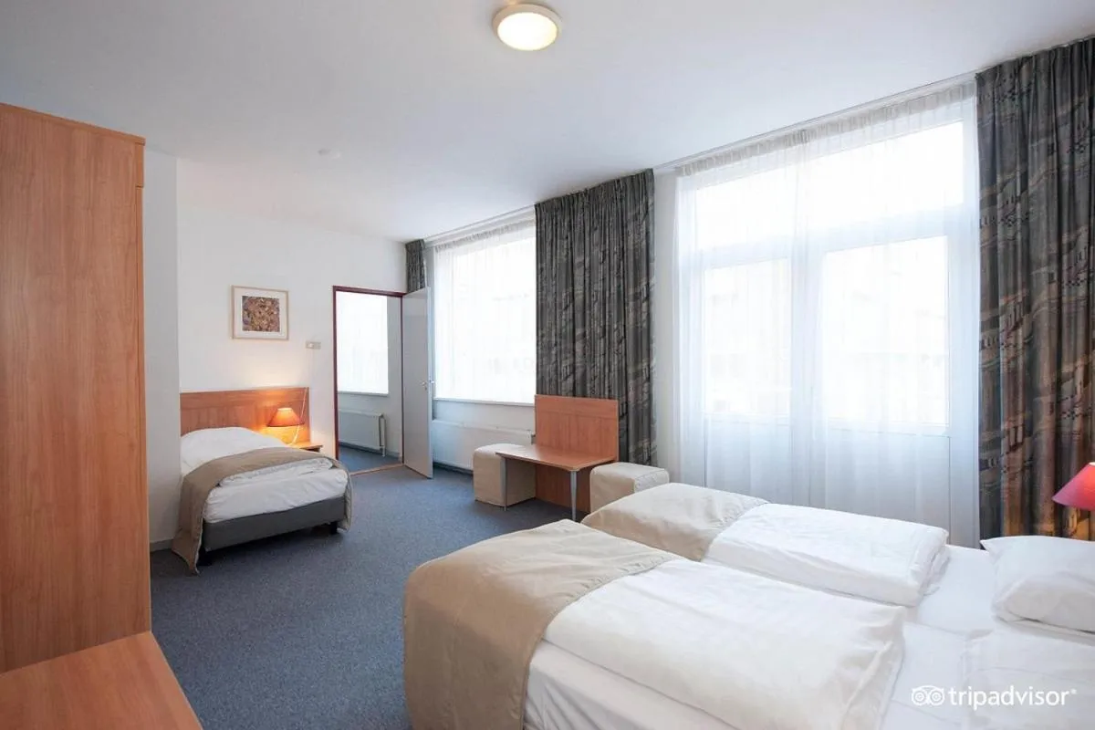 Bedroom, Bed in Rho Hotel