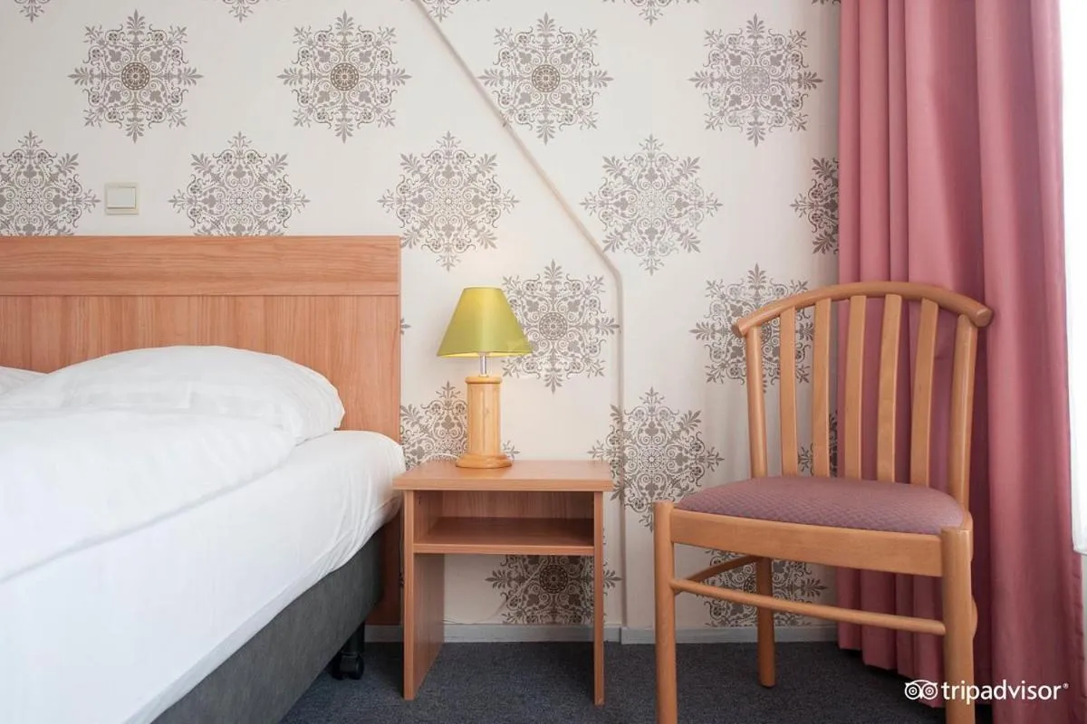 Bedroom, Bed in Rho Hotel