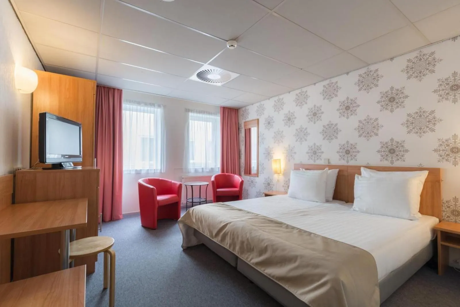 Bedroom, Bed in Rho Hotel