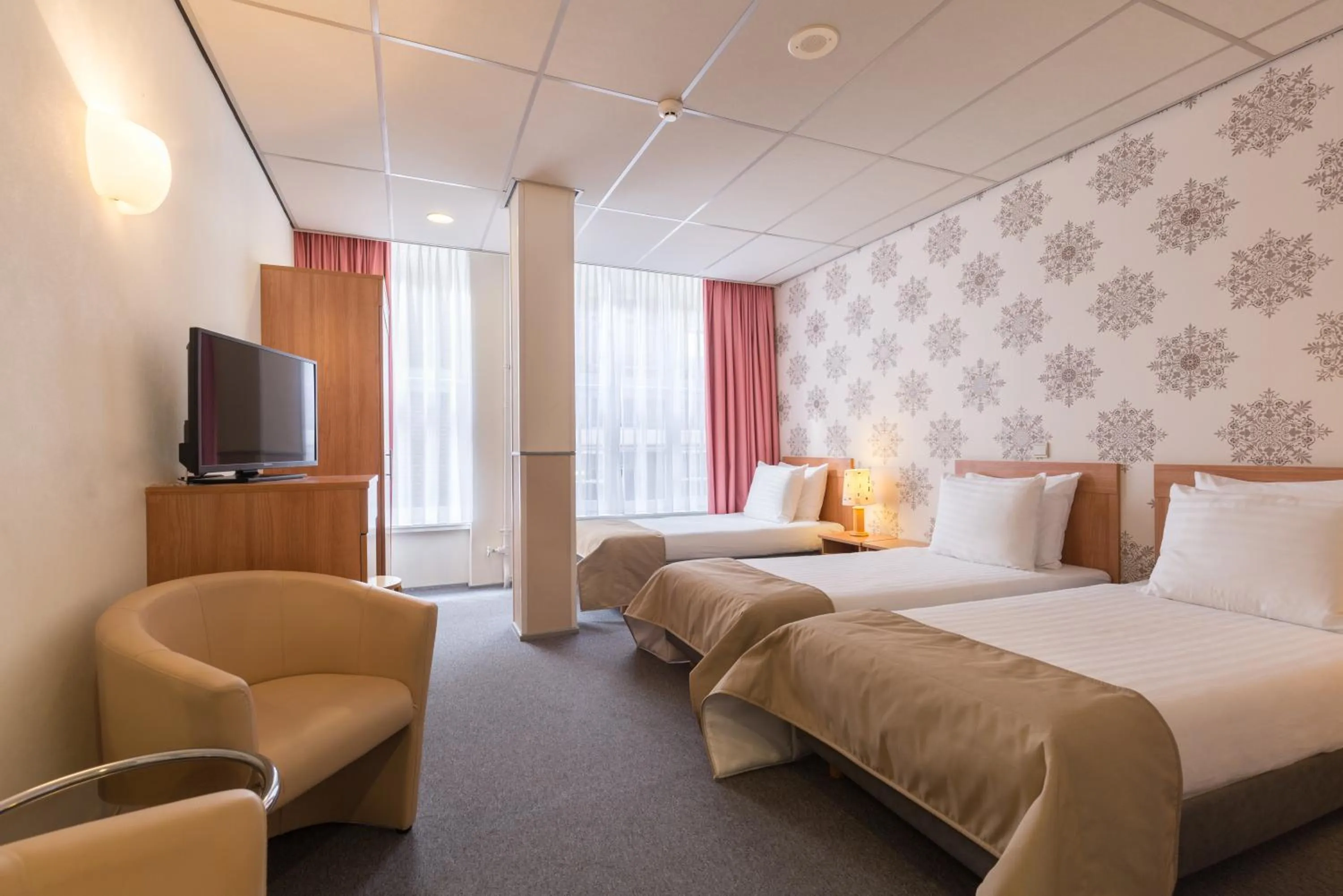 Bedroom, Bed in Rho Hotel