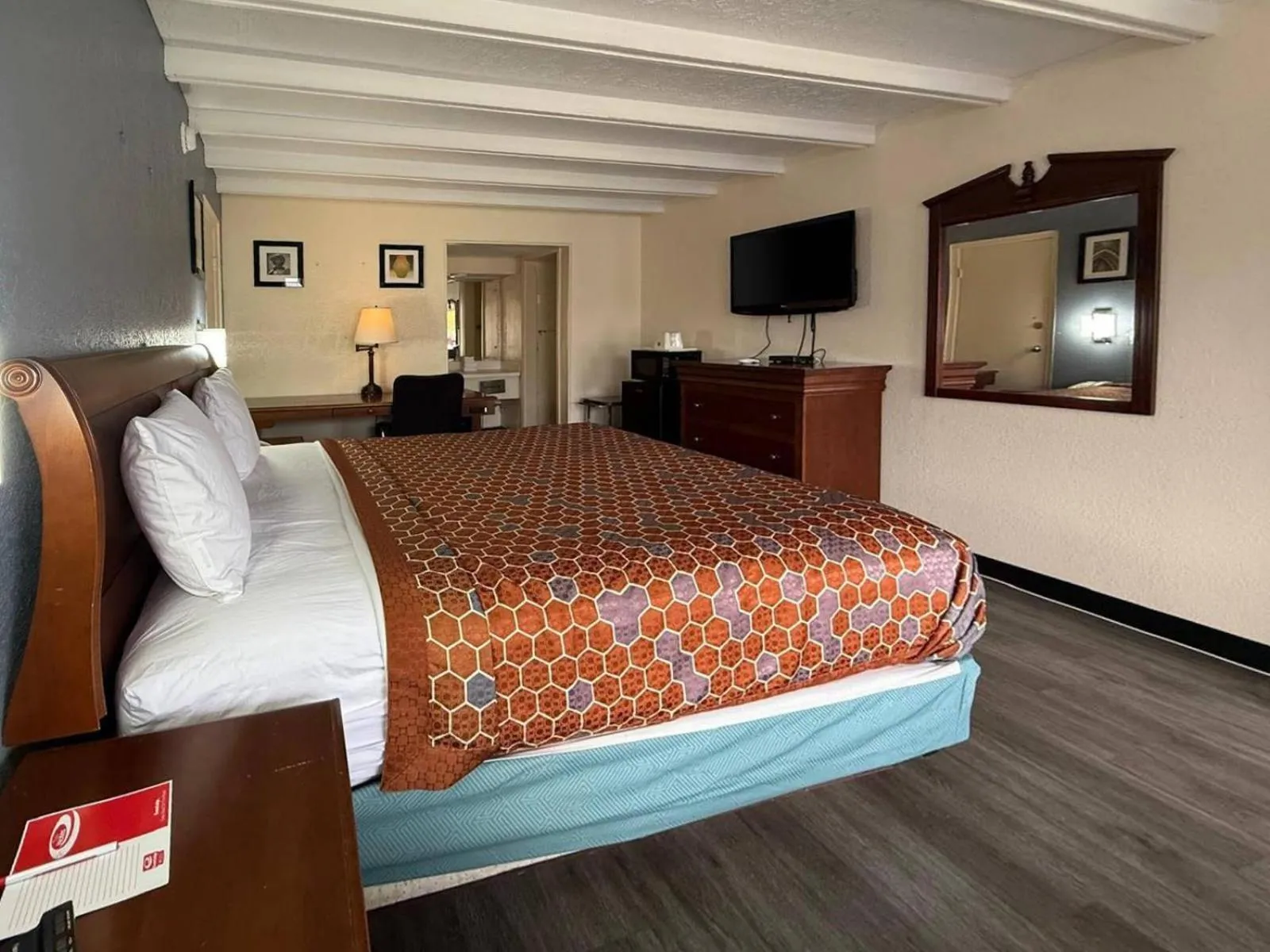 Bedroom, Bed in Econo Lodge Galax