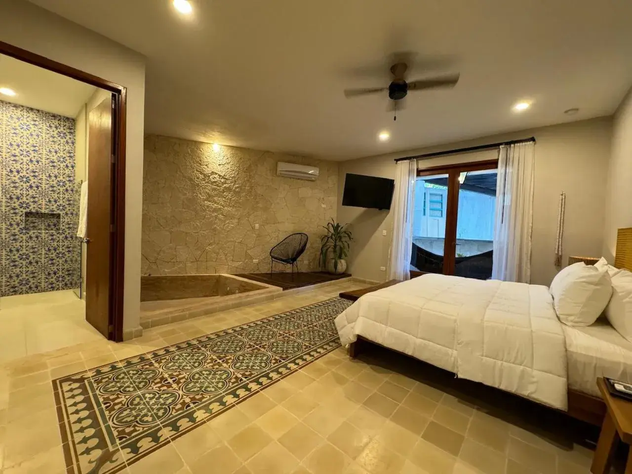 Photo of the whole room, Bed in Frater Yucatán Hotel Photo of the whole room, Bed in Frater Yucatán Hotel