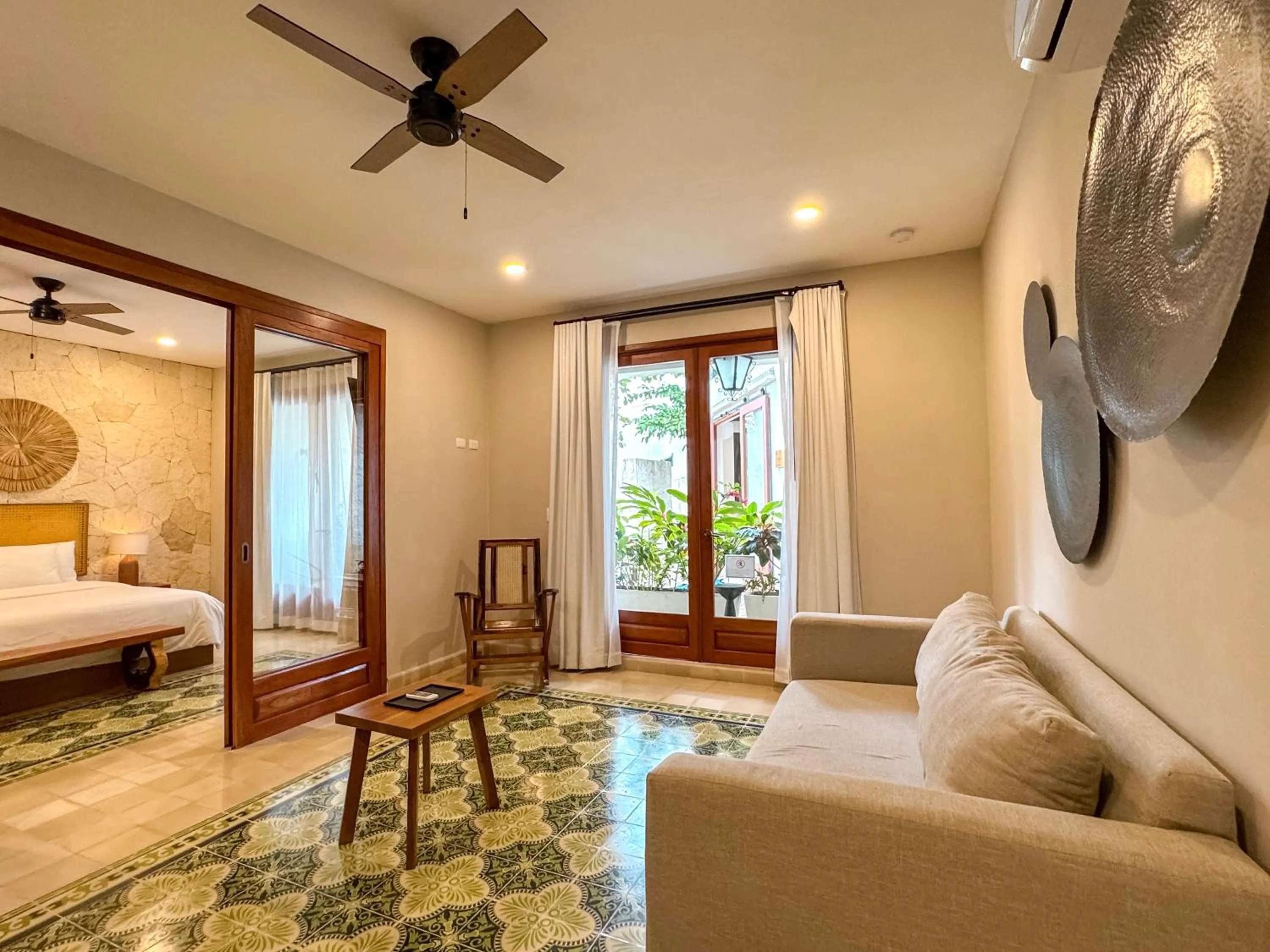 Living room, Bed in Frater Yucatán Hotel