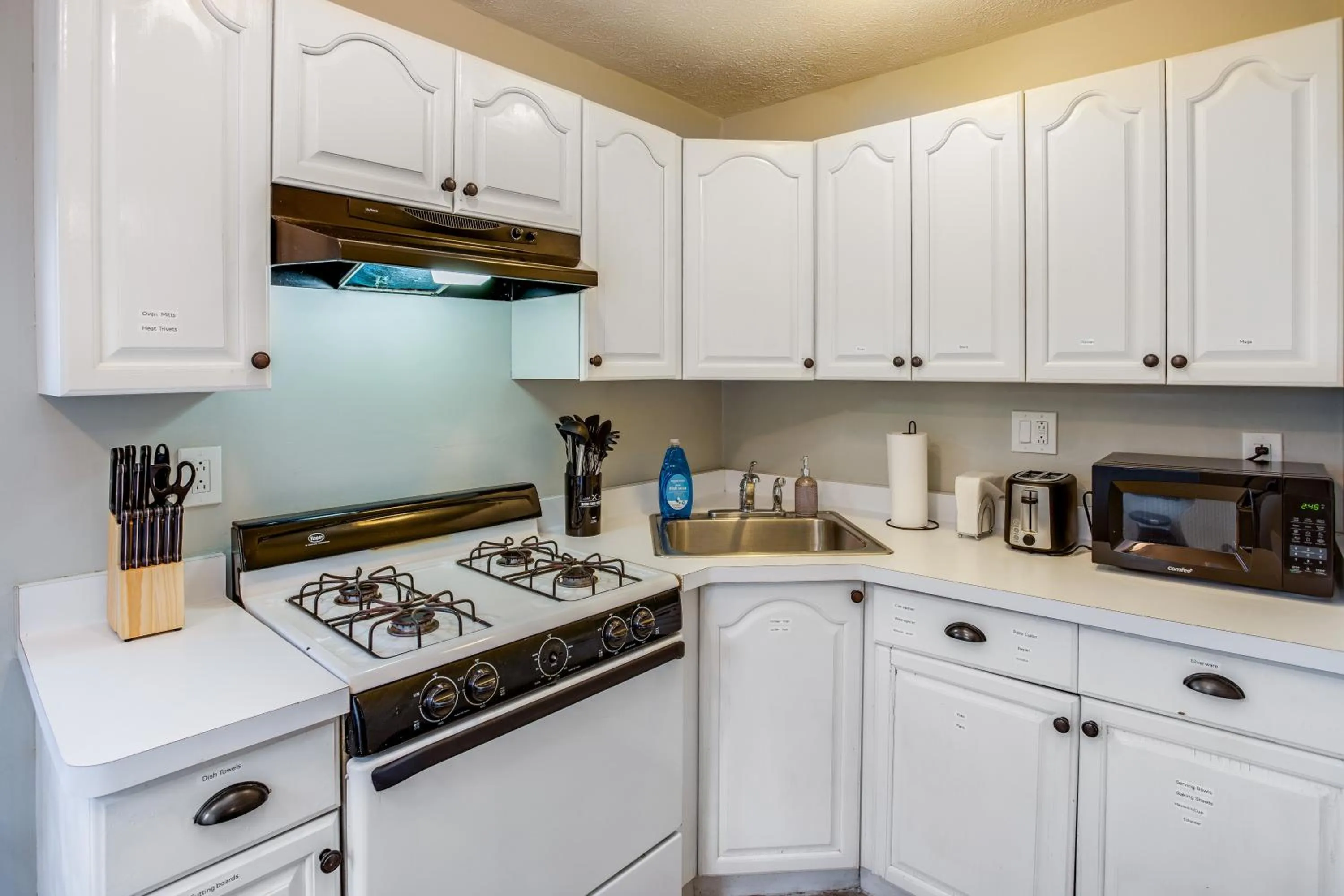 Kitchen or kitchenette in 3BR Home with In-Unit Laundry, Parking, Sound Bar
