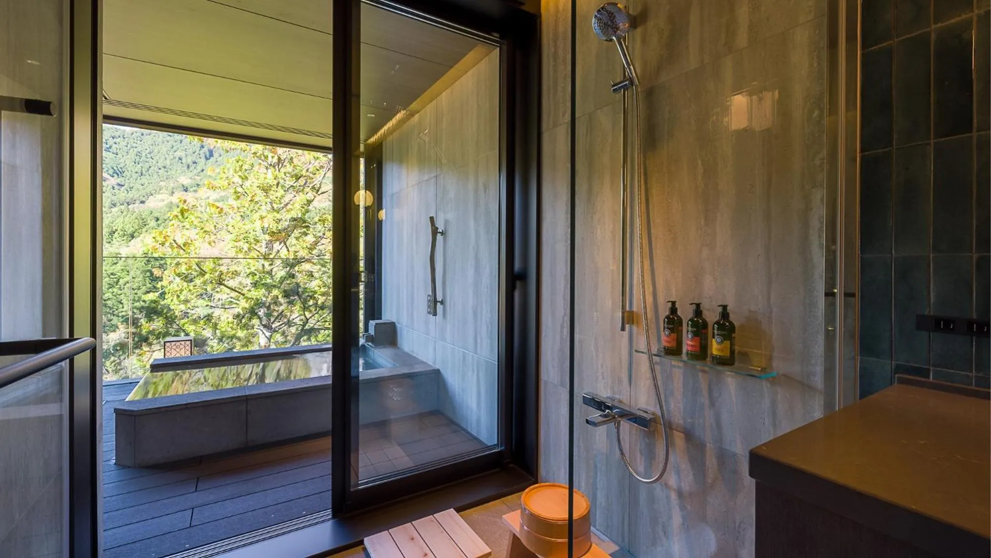 Shower in KINUGAWA KEISUI