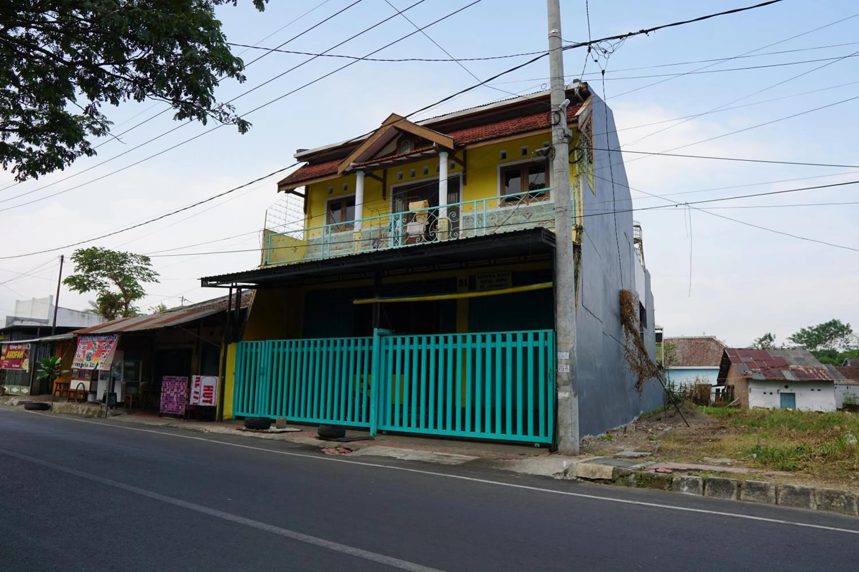 Facade/entrance in Hotel O Yoko Kost Syariah