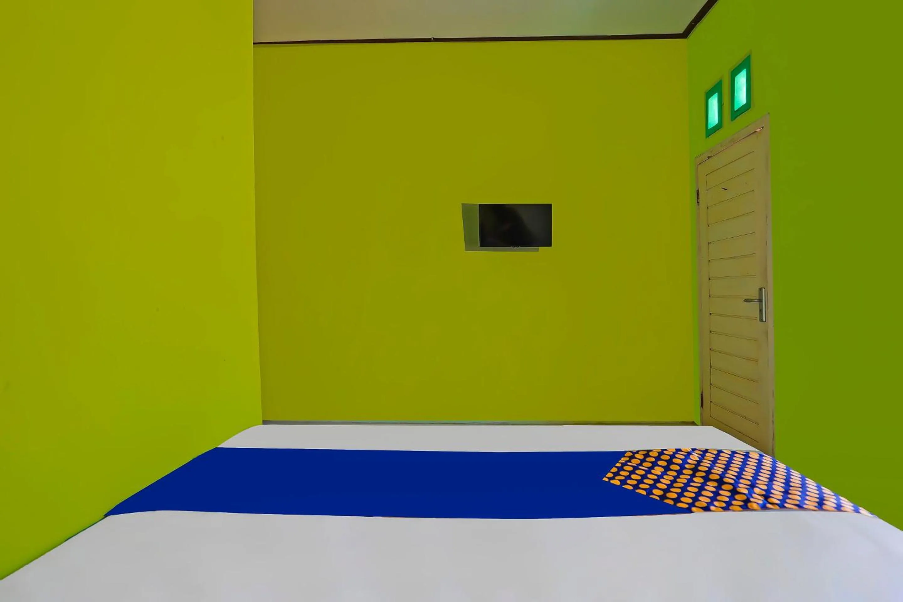 Bedroom, Bed in Hotel O Guesthouse Prima SyariahNearGPdI Anugerah